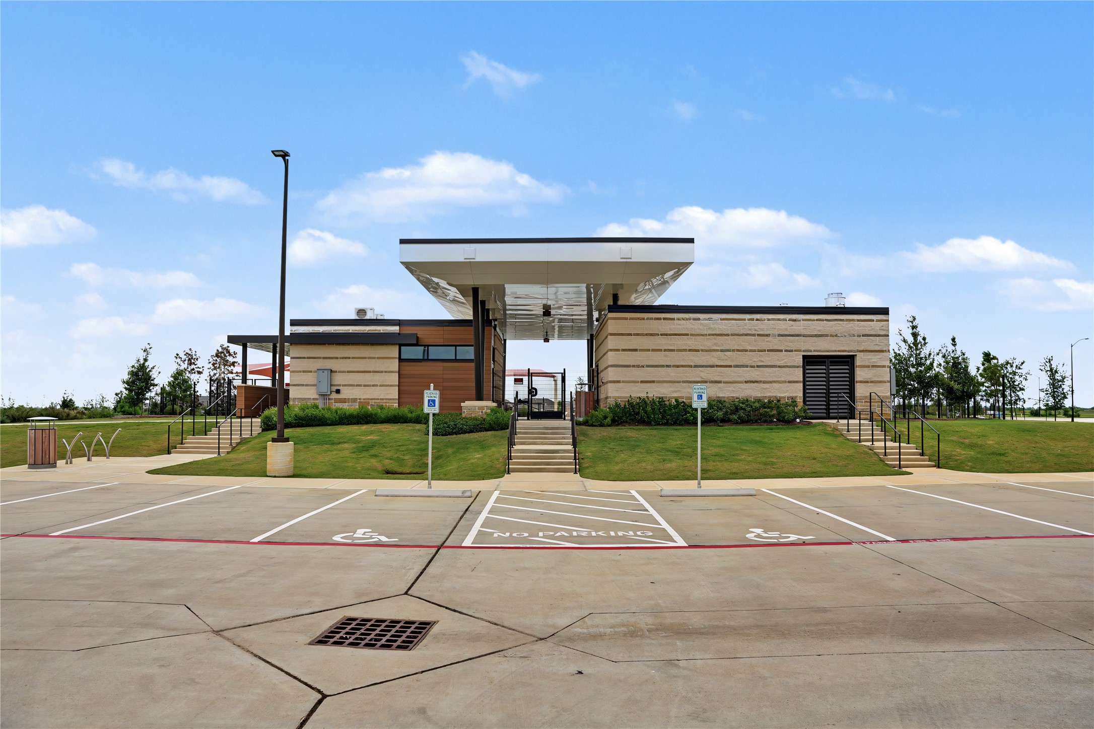 16819 Spotted Oak Dr Property Photo 12