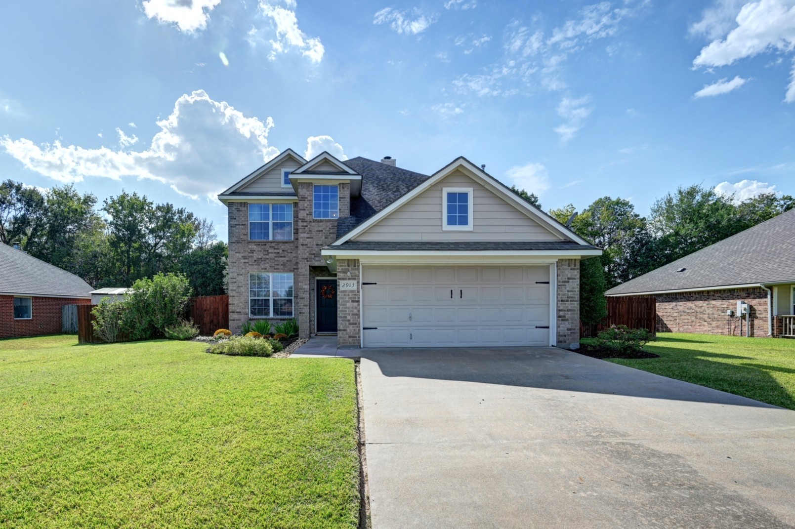 2913 Oakwood Drive Property Photo 1