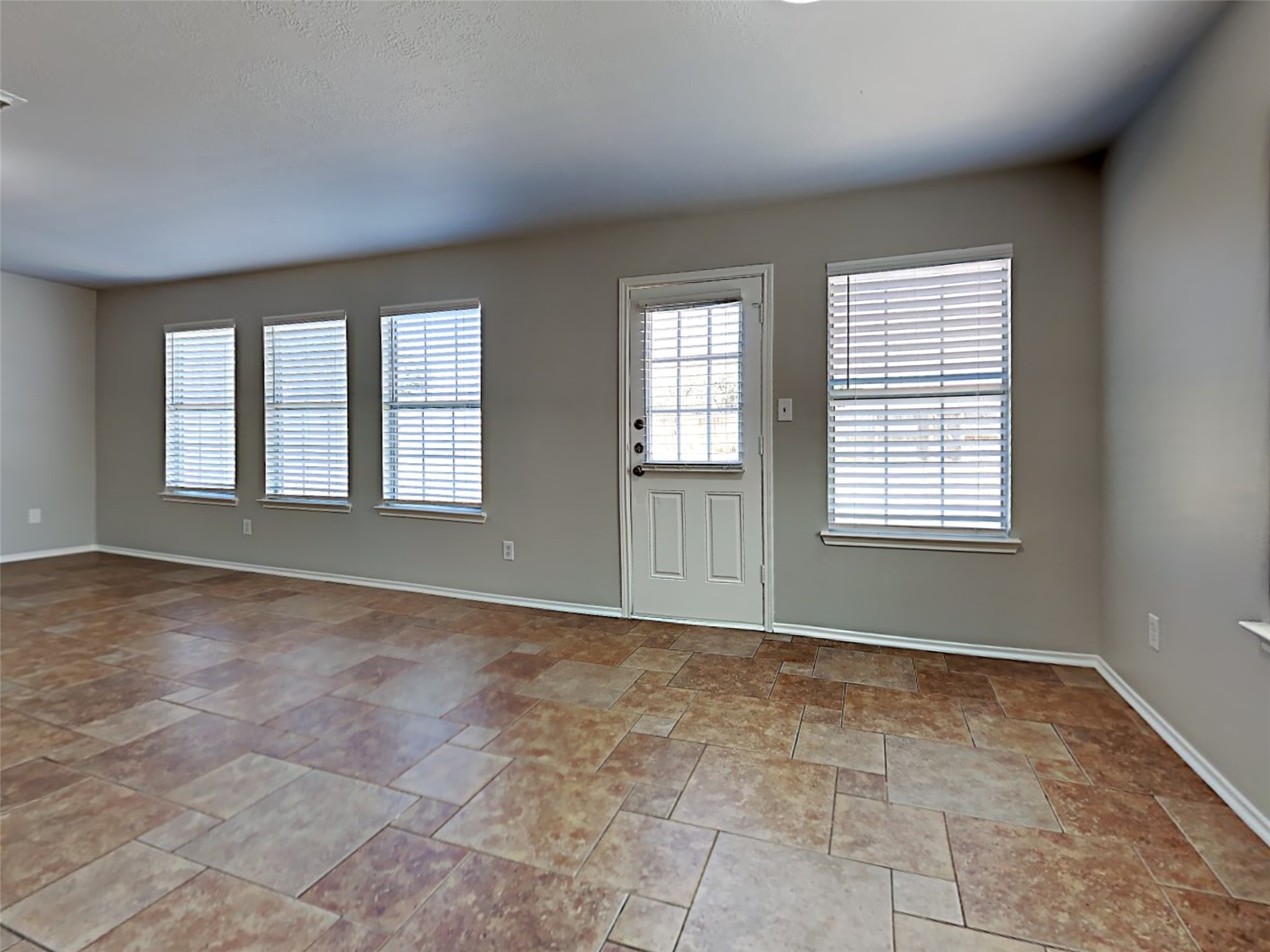 9218 Rosewell Court Property Photo 5