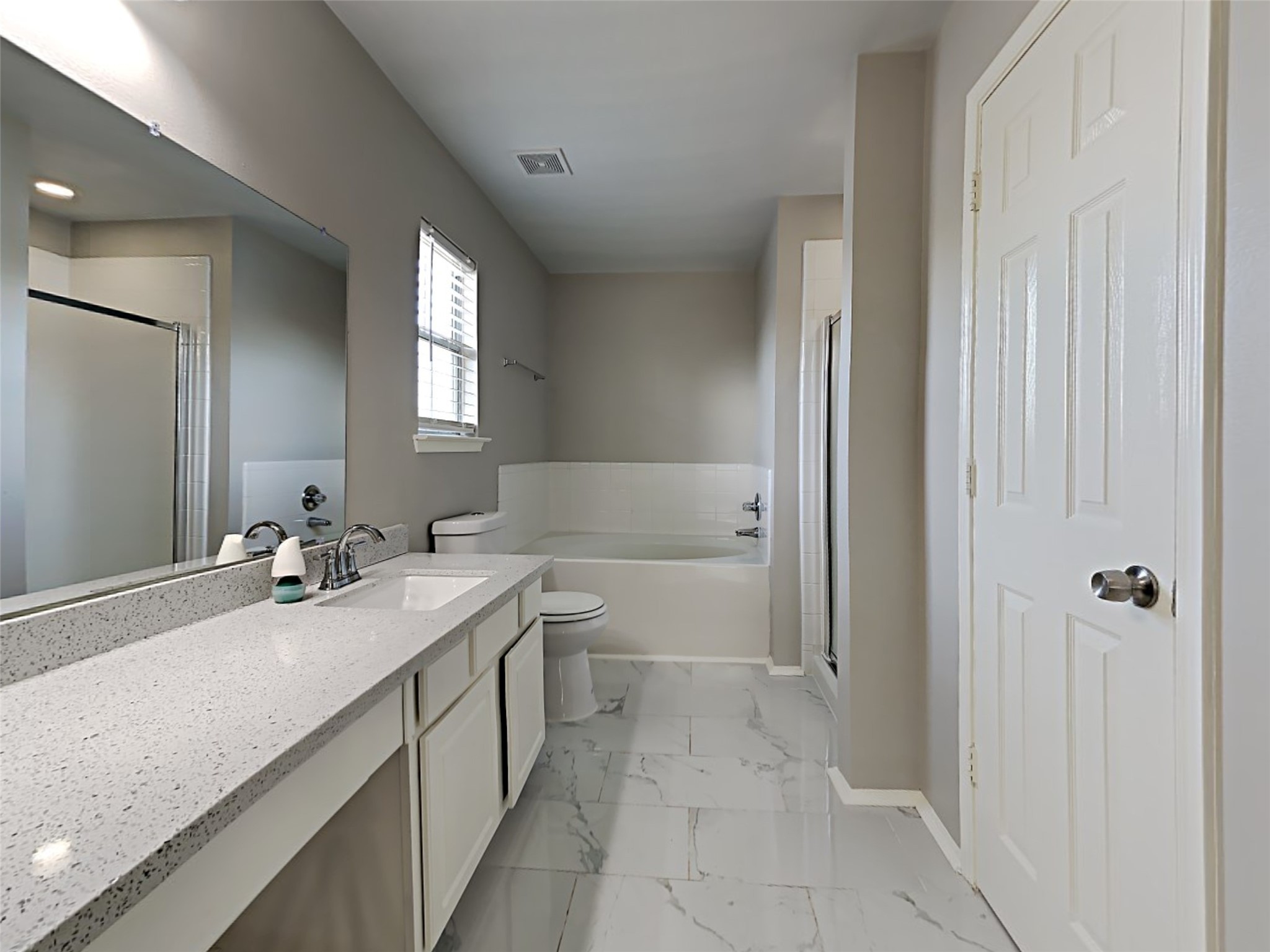 9218 Rosewell Court Property Photo 6