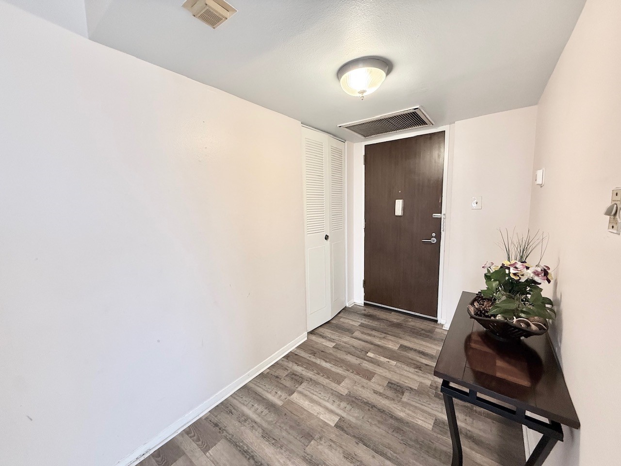 2016 Main Street 1202 Property Photo 2