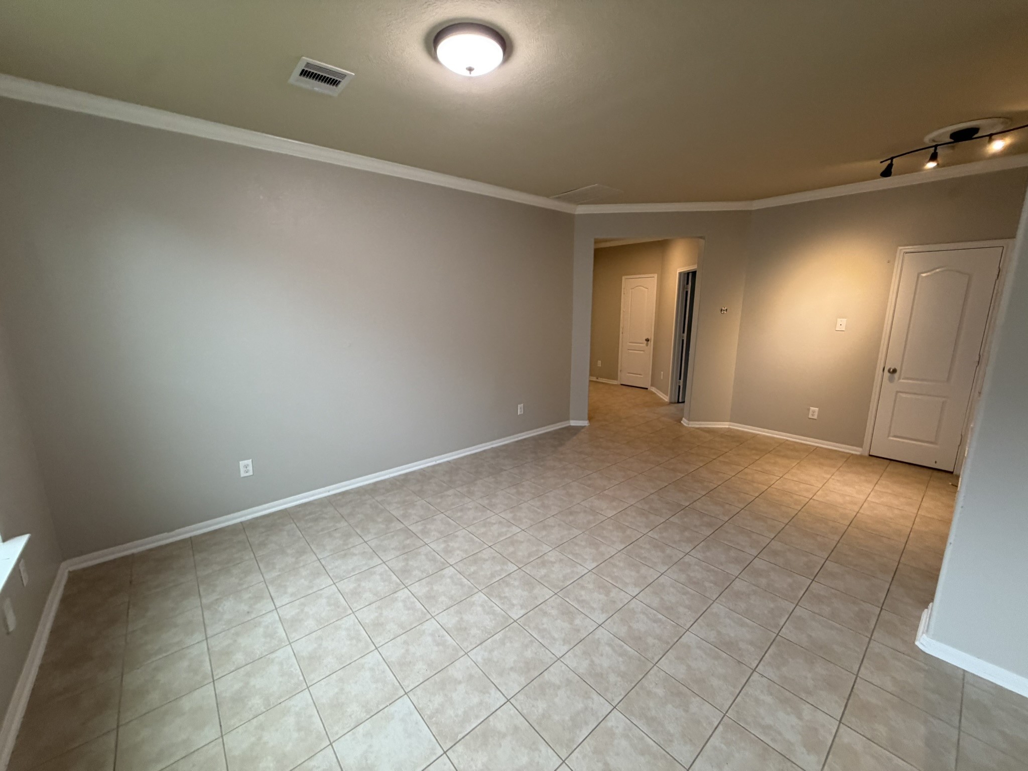 1310 Ainsley Way Drive Property Photo 5