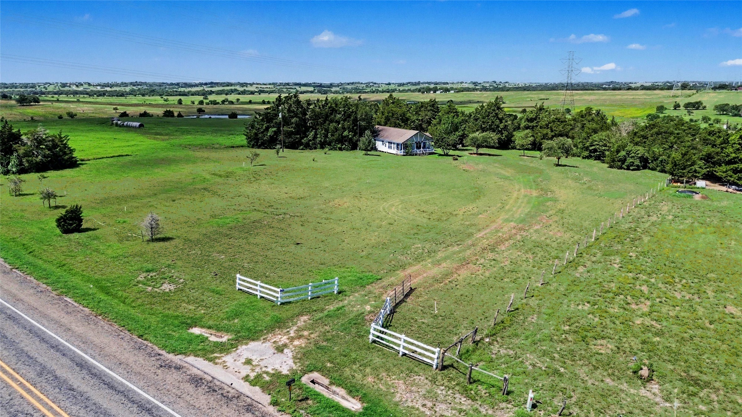 7740 N Us Highway 77 Property Photo 1