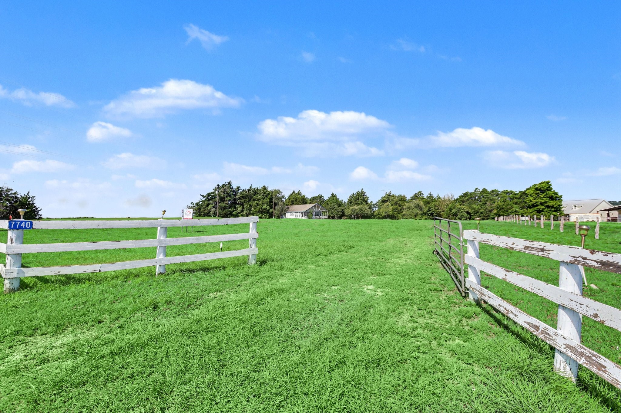 7740 N Us Highway 77 Property Photo 3
