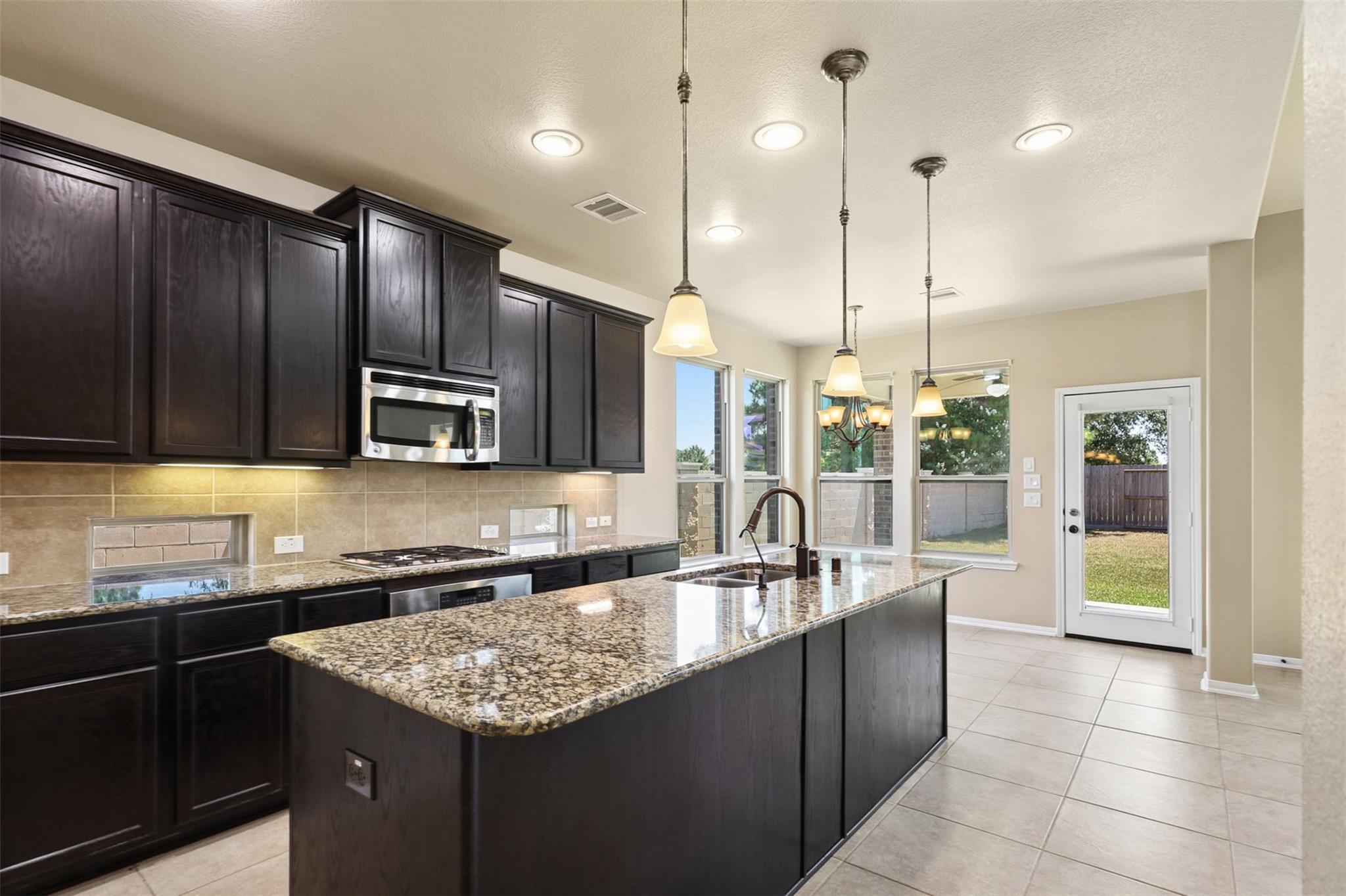 9726 Bonham Lakes Lane, Humble Tx 77396 Property Photo 13