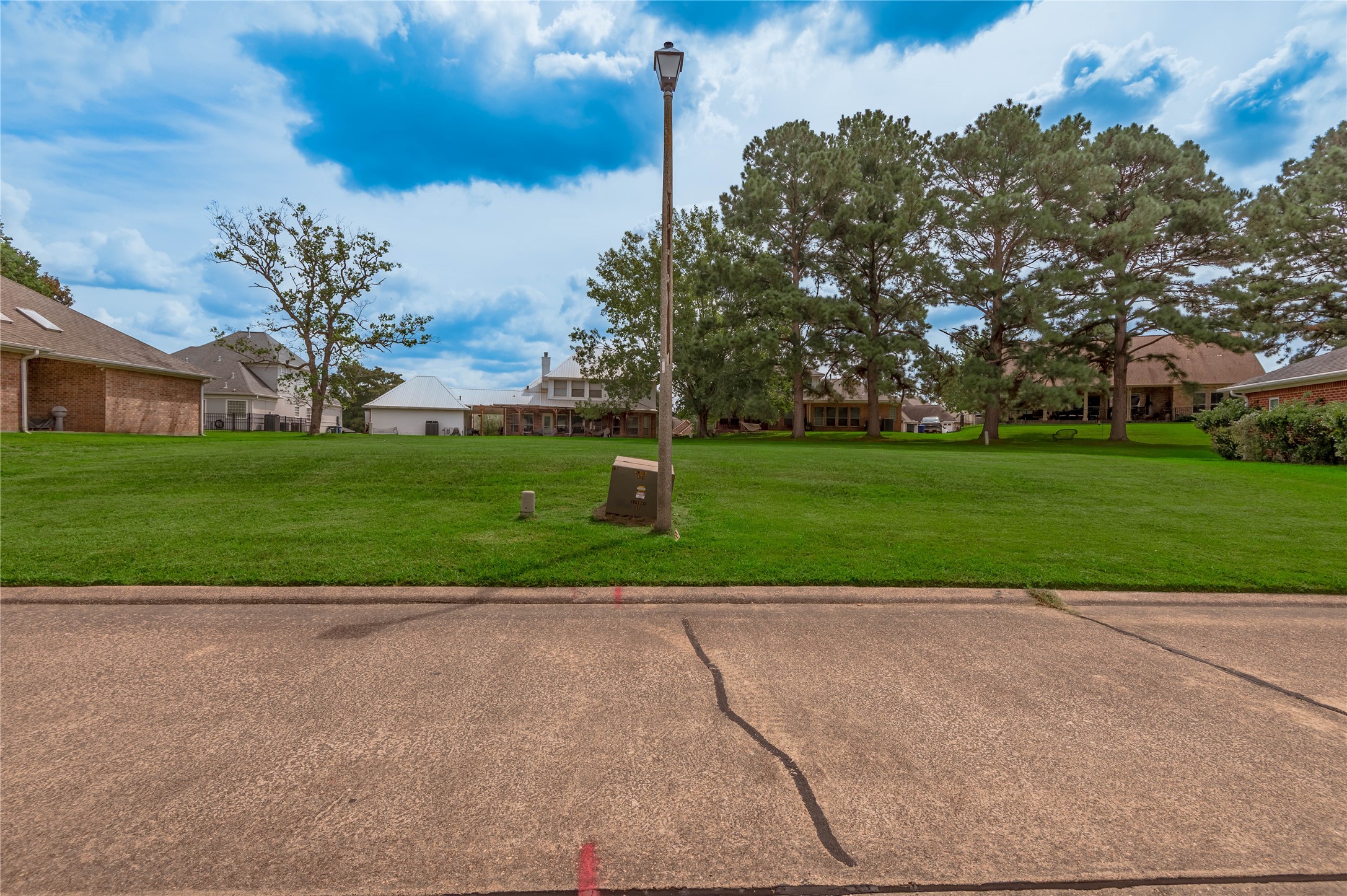 1410 W Lake Shores Property Photo 12