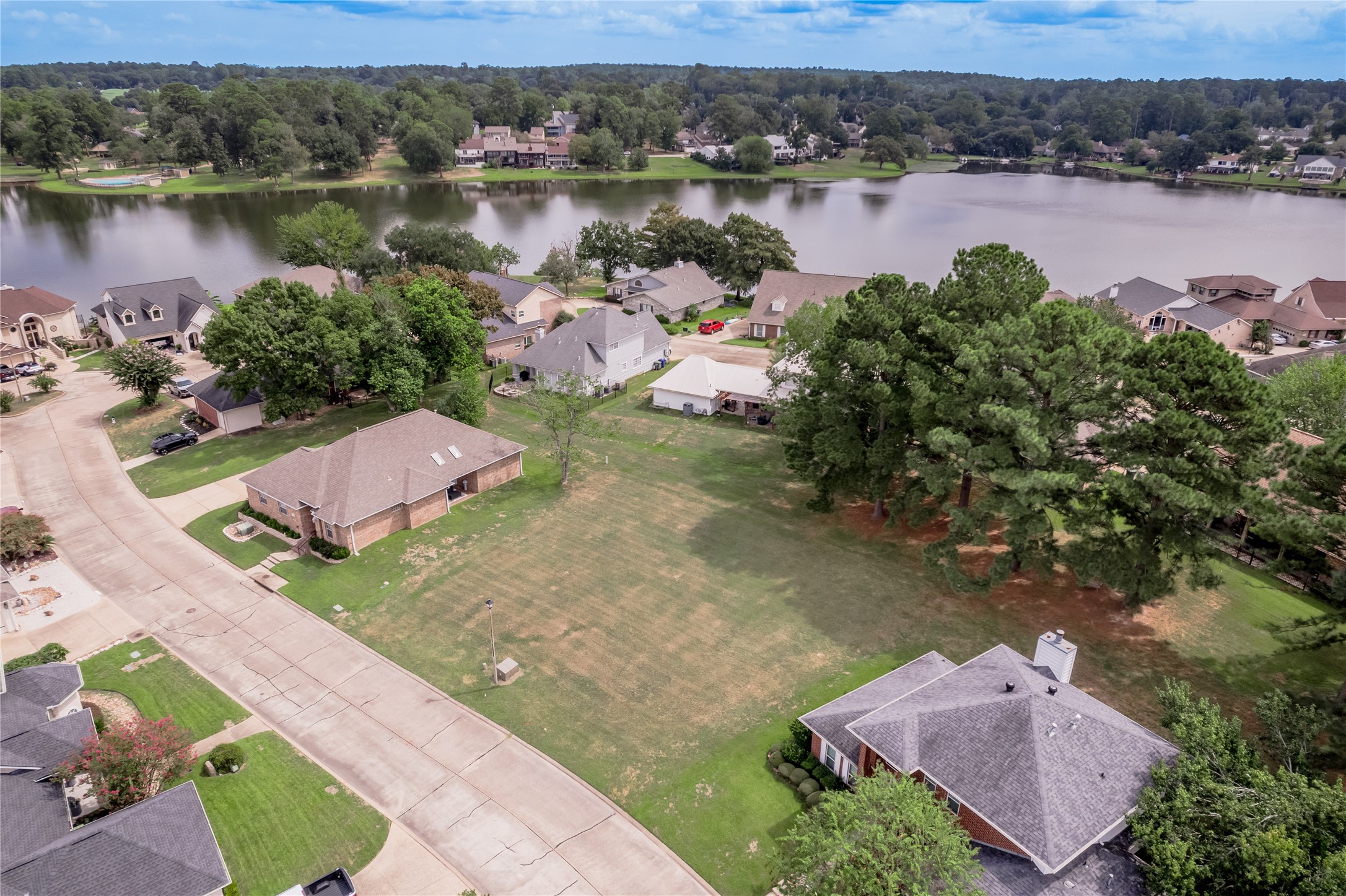 1410 W Lake Shores Property Photo 29