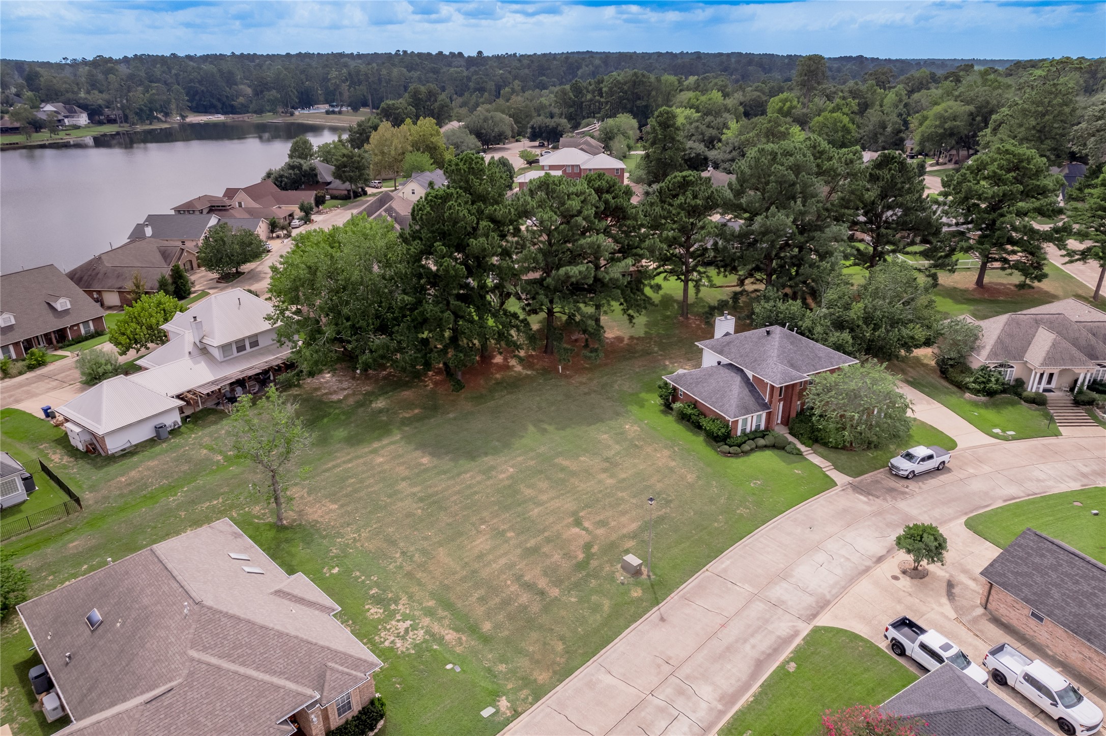 1410 W Lake Shores Property Photo 31