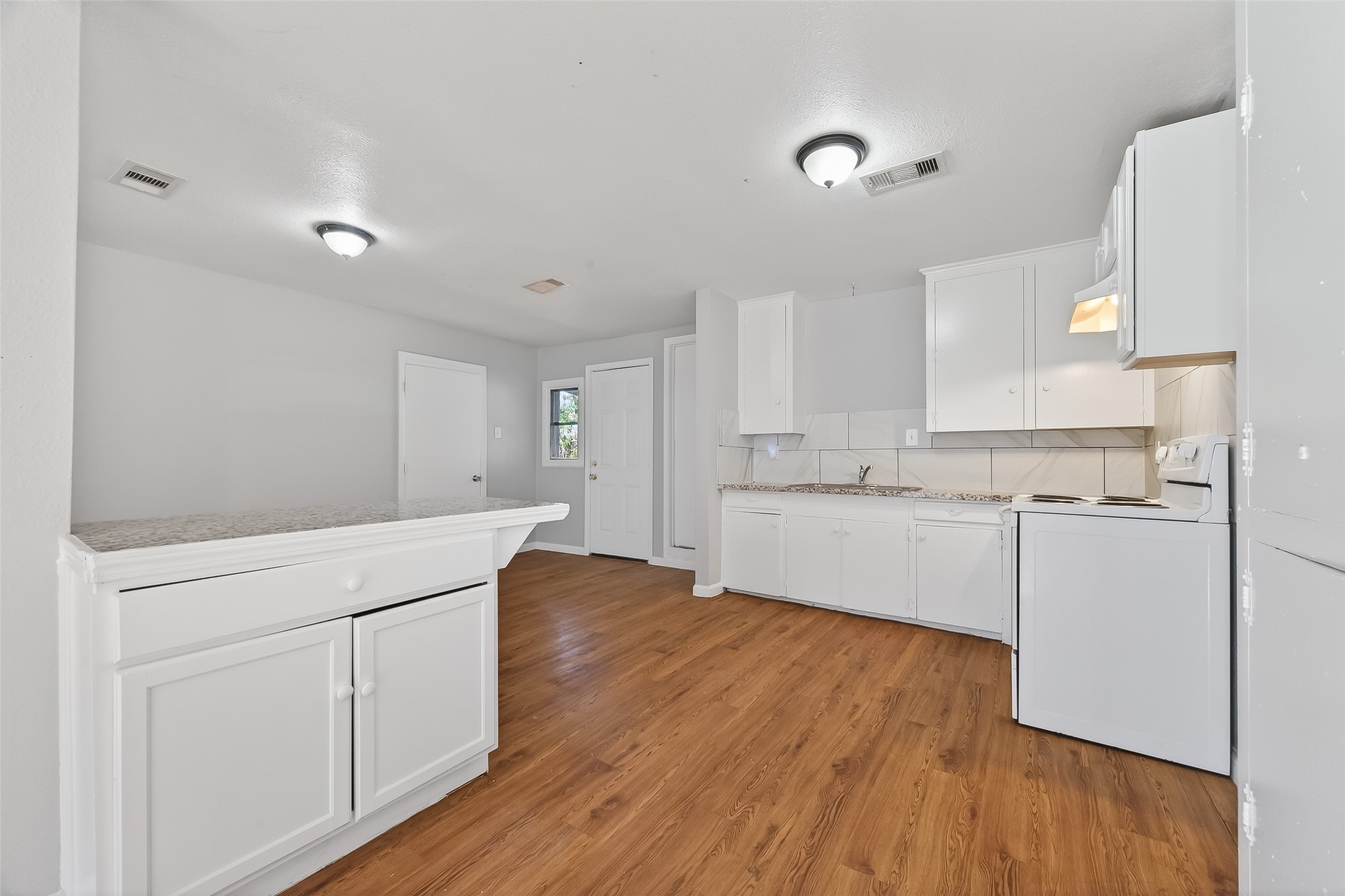 6127 Beldart Street Property Photo 7