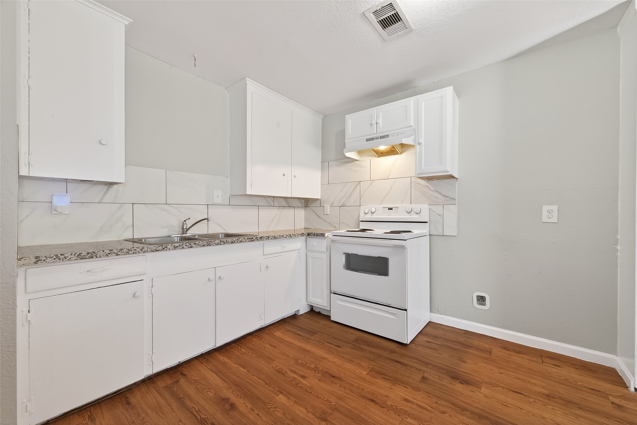 6127 Beldart Street Property Photo 8