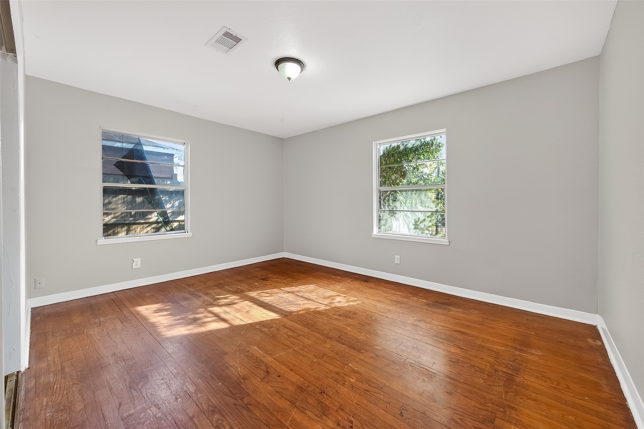 6127 Beldart Street Property Photo 12