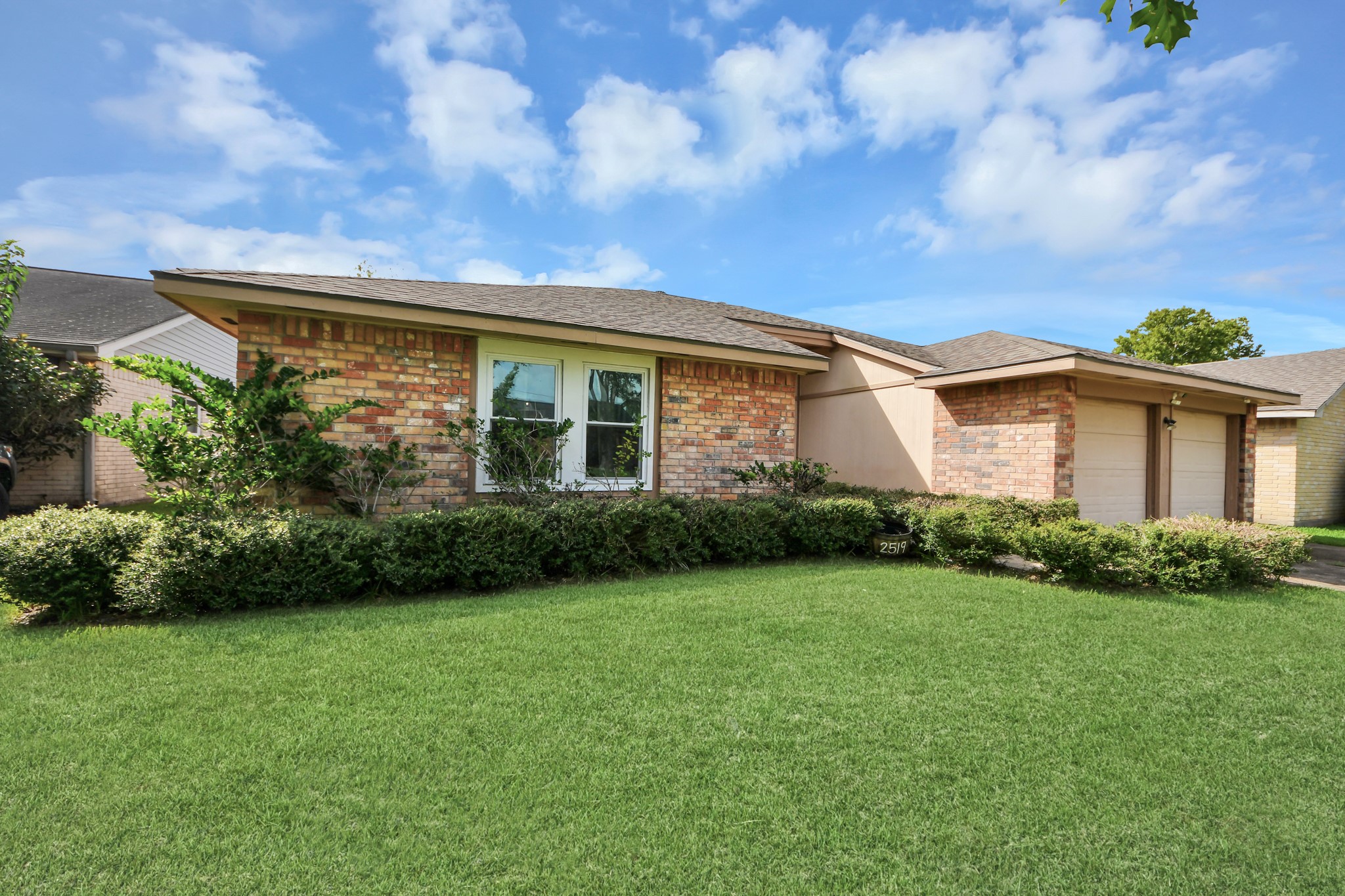 2519 Colonial Ridge Drive Property Photo 2