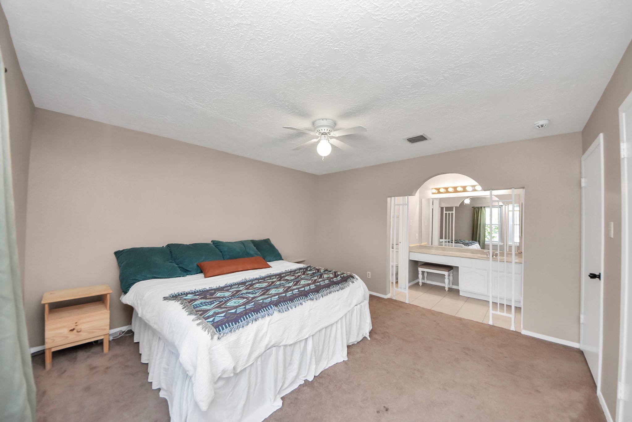 2519 Colonial Ridge Drive Property Photo 13