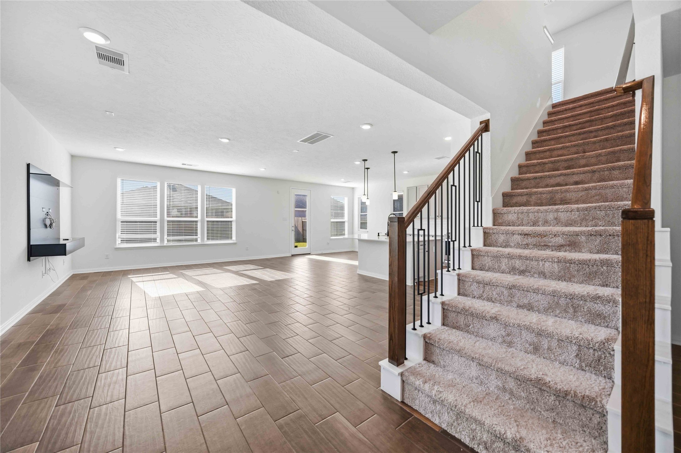 2111 Katalonia Lane Property Photo 4
