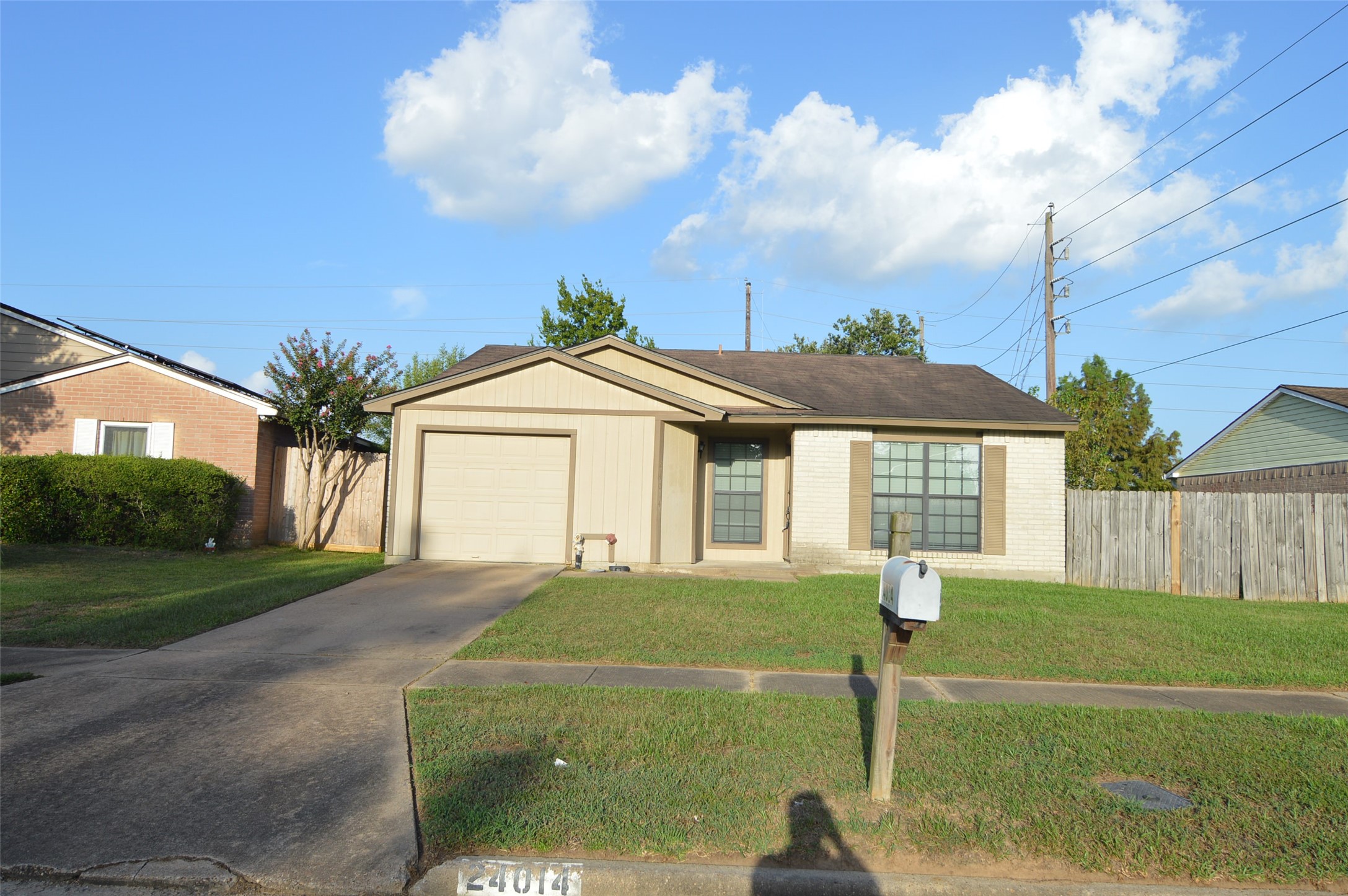 24014 Four Sixes Lane Property Photo 1