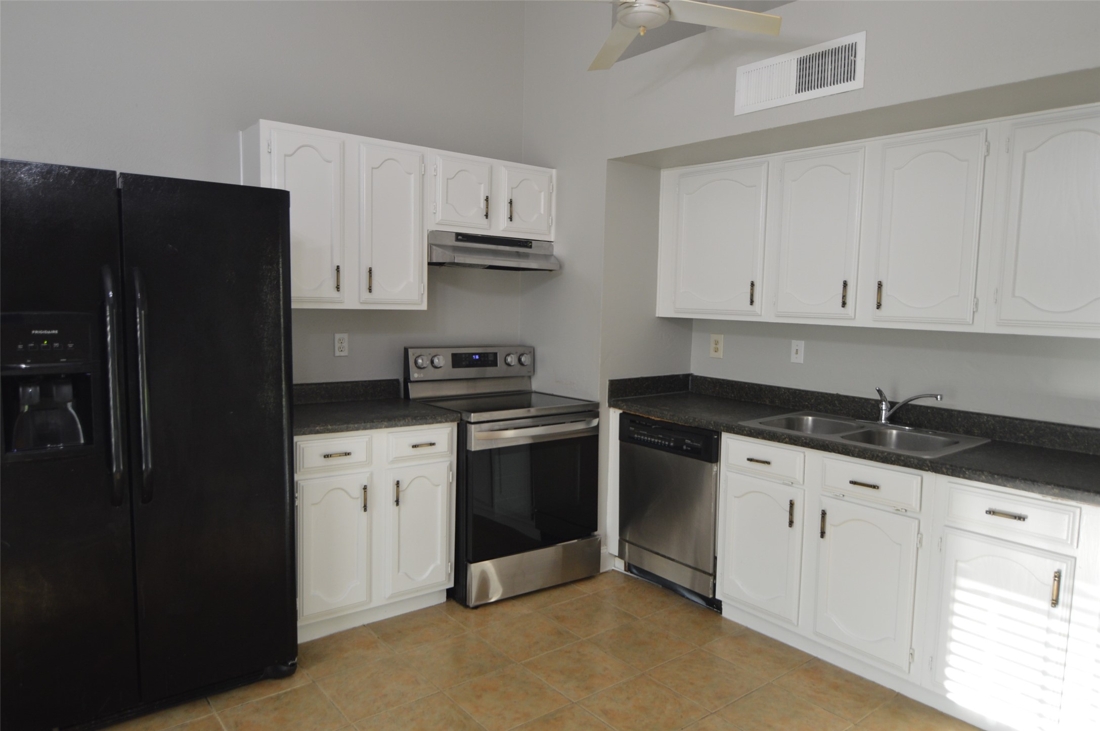 24014 Four Sixes Lane Property Photo 4