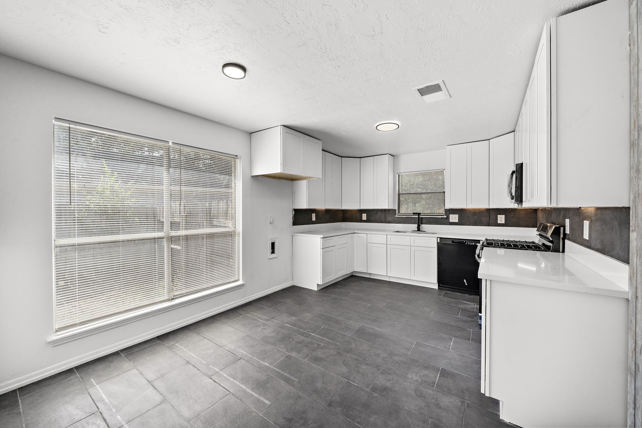 1022 Western Meadows Drive Property Photo 9