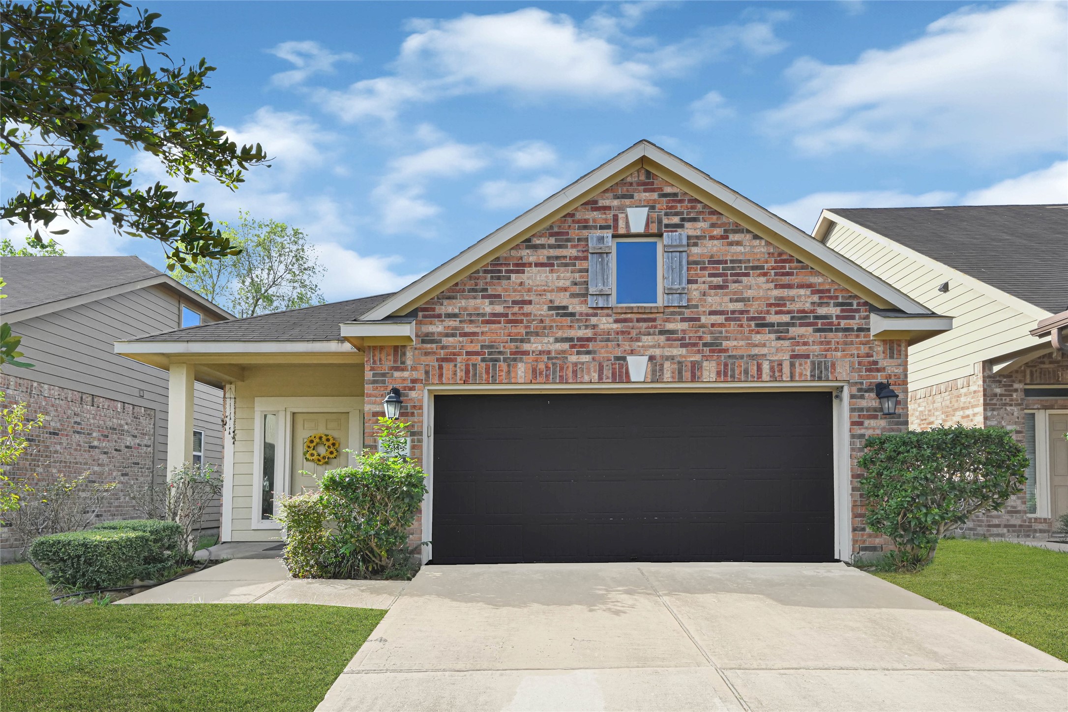 9414 Savannah Holly Drive Property Photo 1