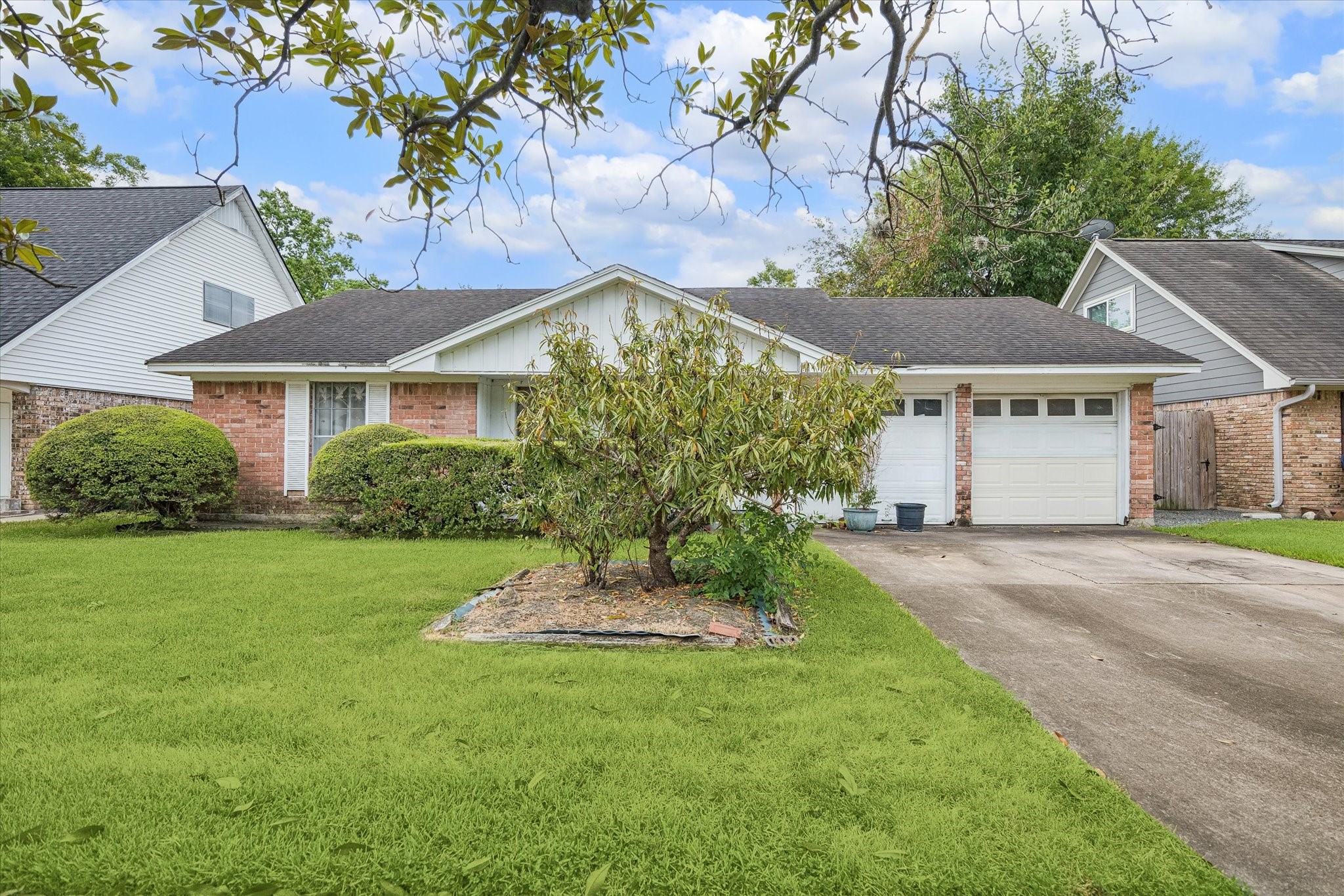 9727 Blankenship Drive Property Photo 1