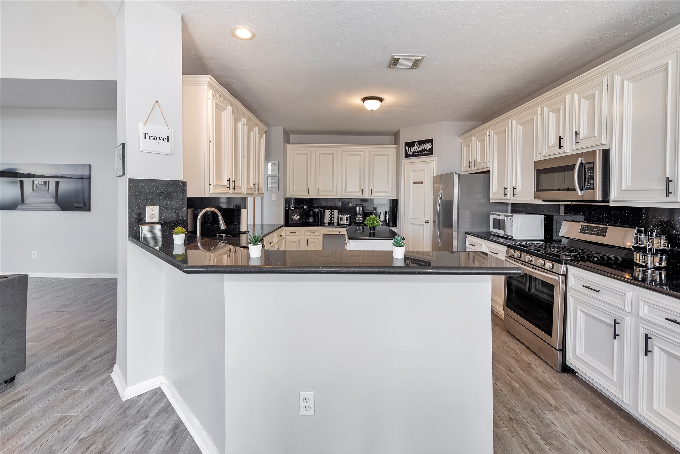 10815 Oak Bayou Lane Property Photo 3