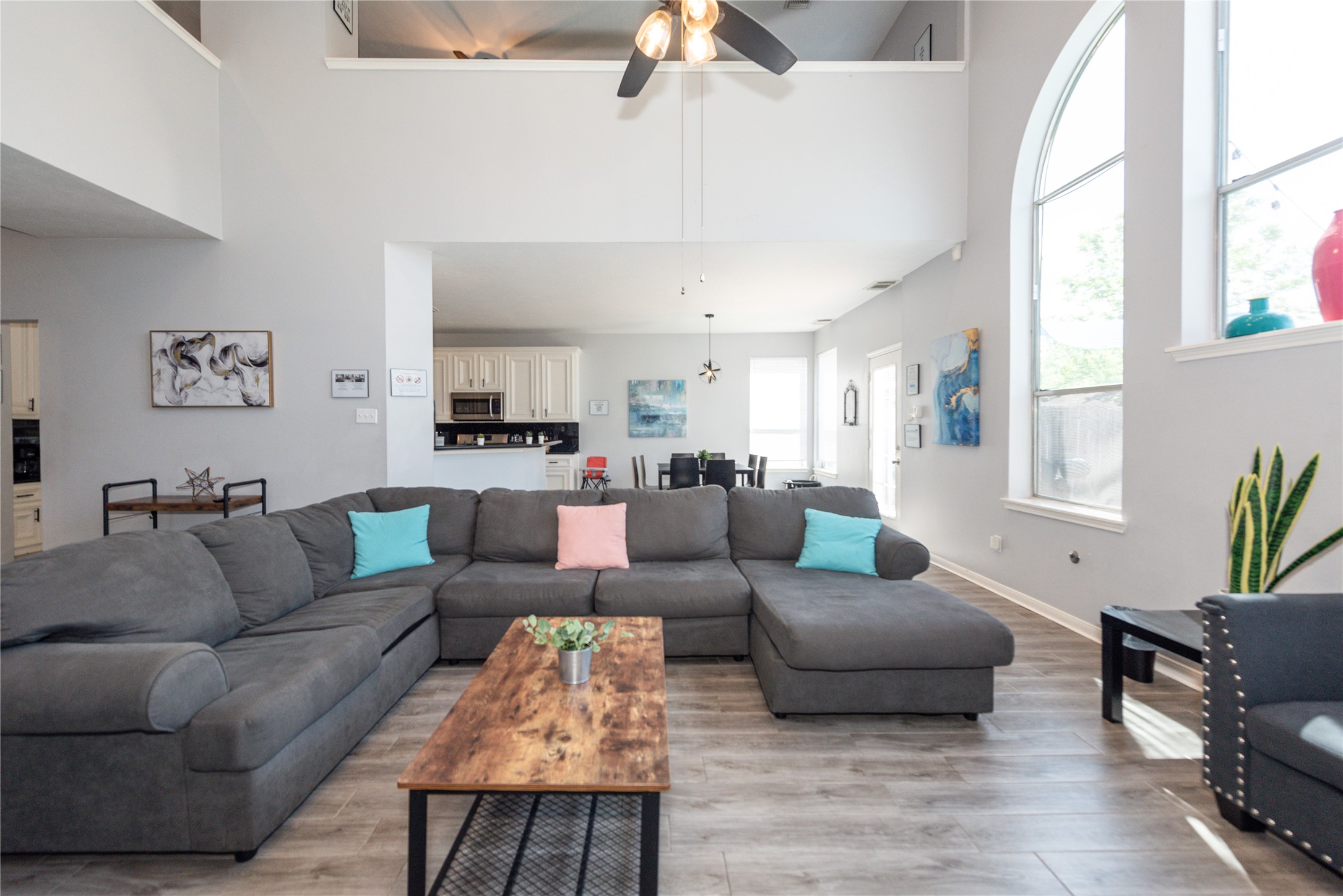 10815 Oak Bayou Lane Property Photo 6