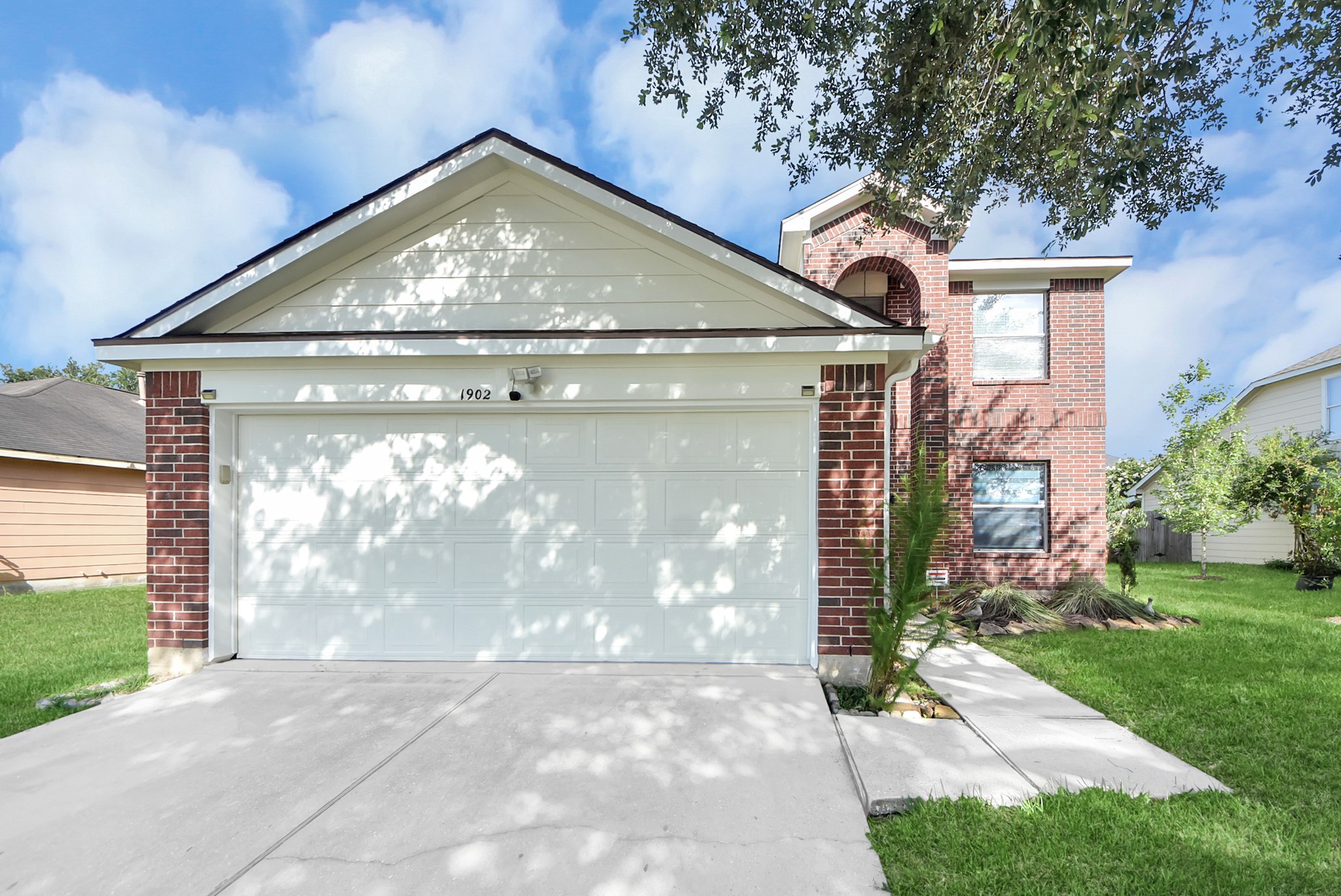 1902 Serenata Lane Property Photo 2
