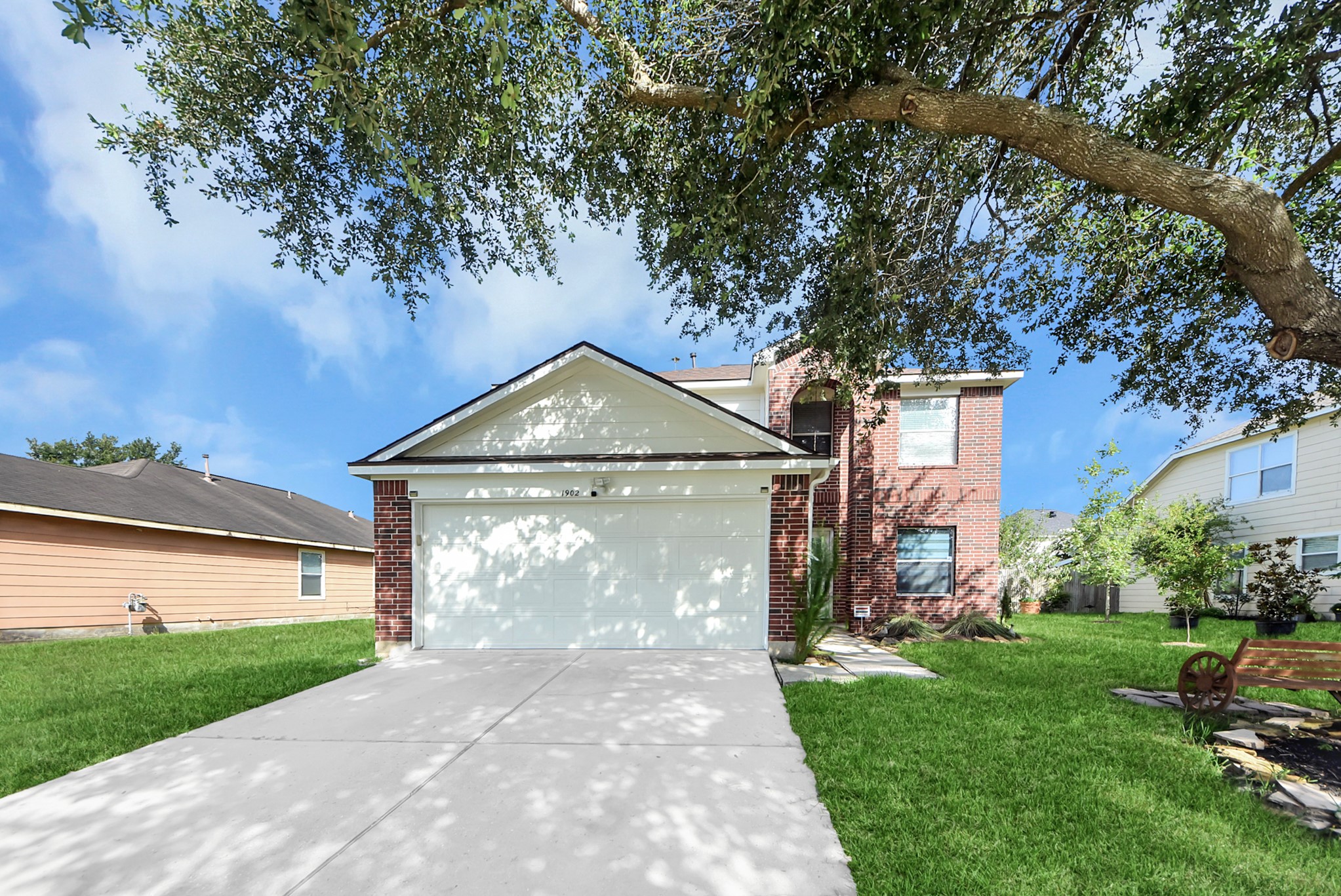 1902 Serenata Lane Property Photo 4