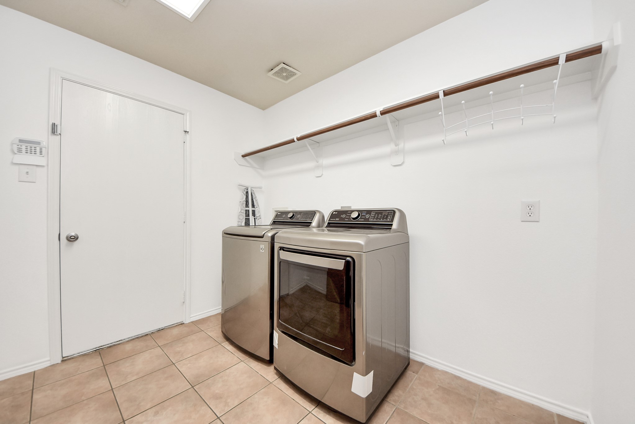 1902 Serenata Lane Property Photo 20