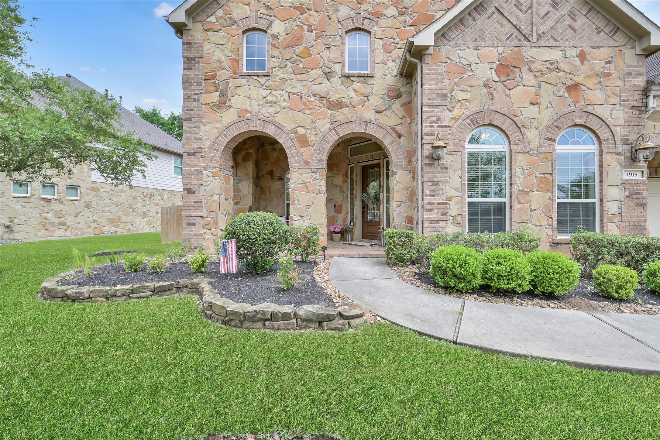 1915 Graystone Hills Drive Property Photo