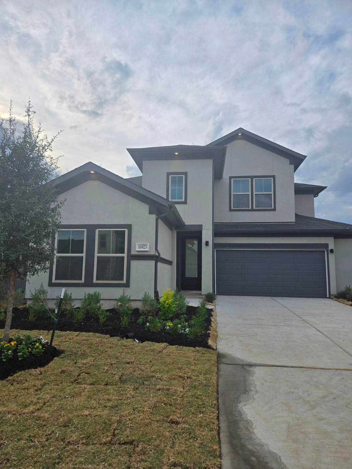 16923 Warm Glow Court Property Photo 2