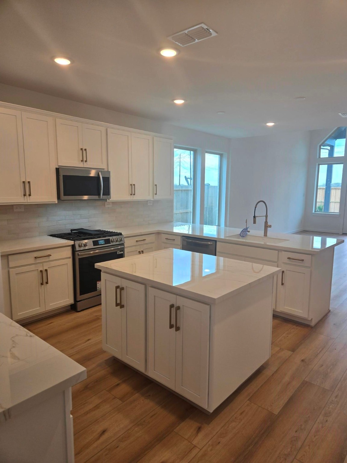 16923 Warm Glow Court Property Photo 4