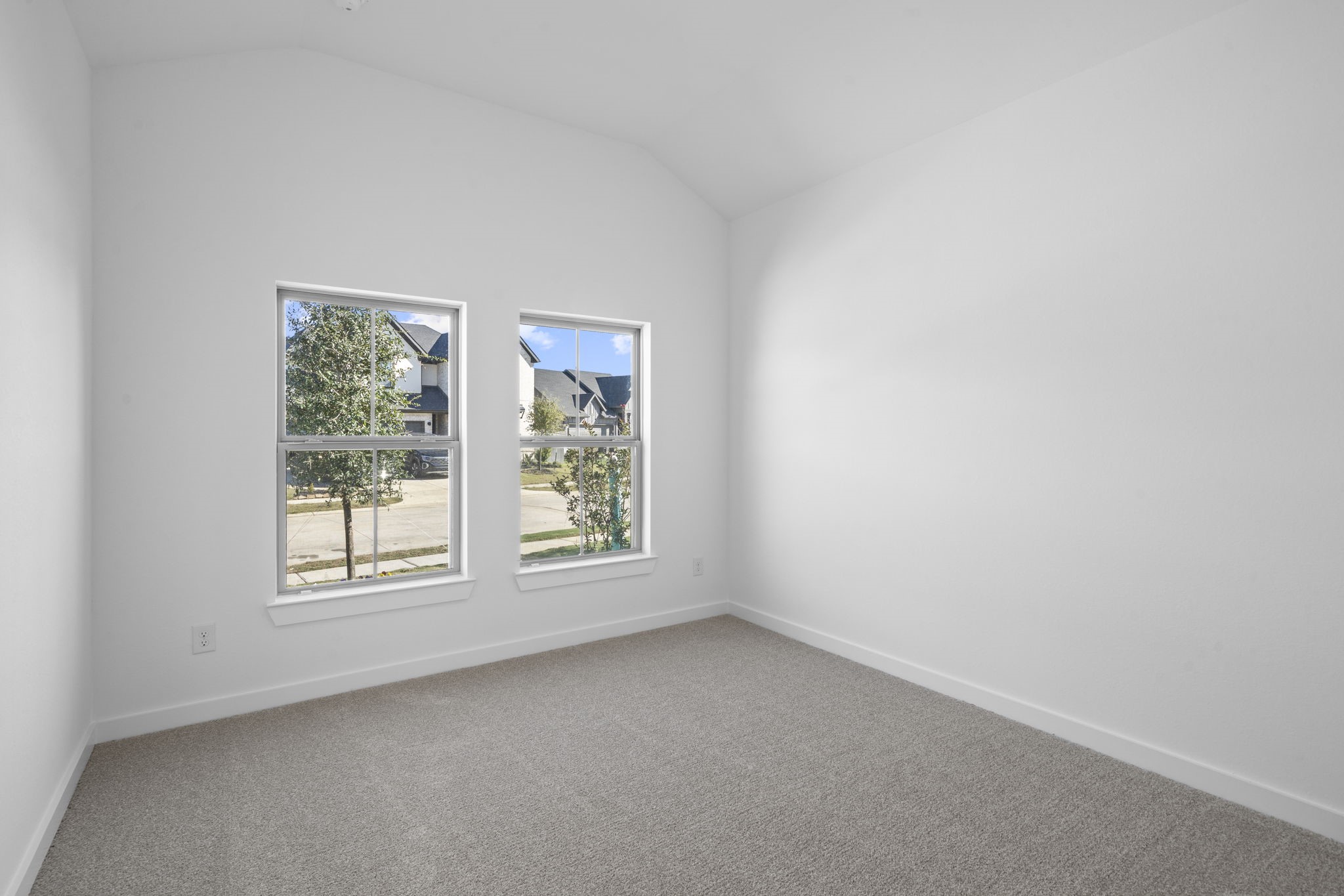 16923 Warm Glow Court Property Photo 9