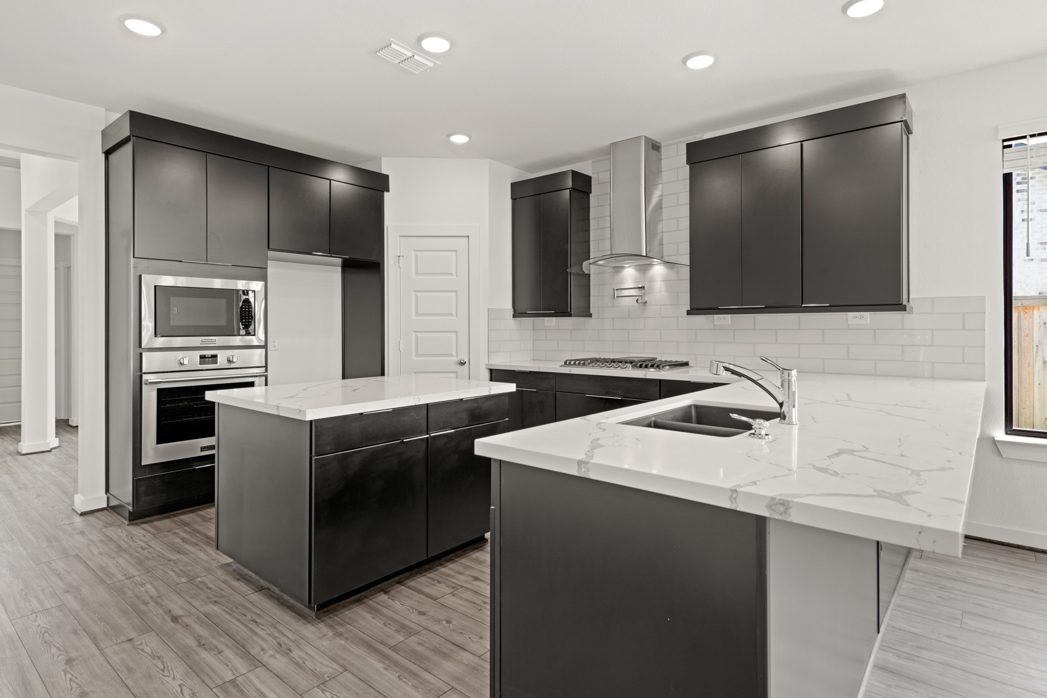 16923 Warm Glow Court Property Photo 15