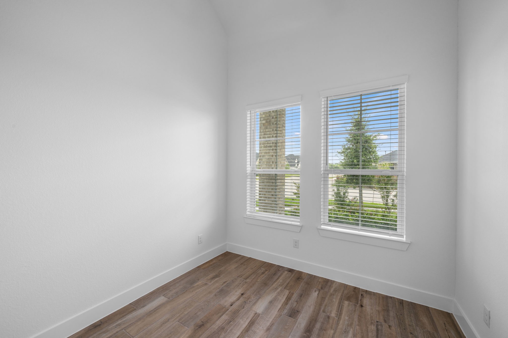 12102 Maple Court Property Photo 8