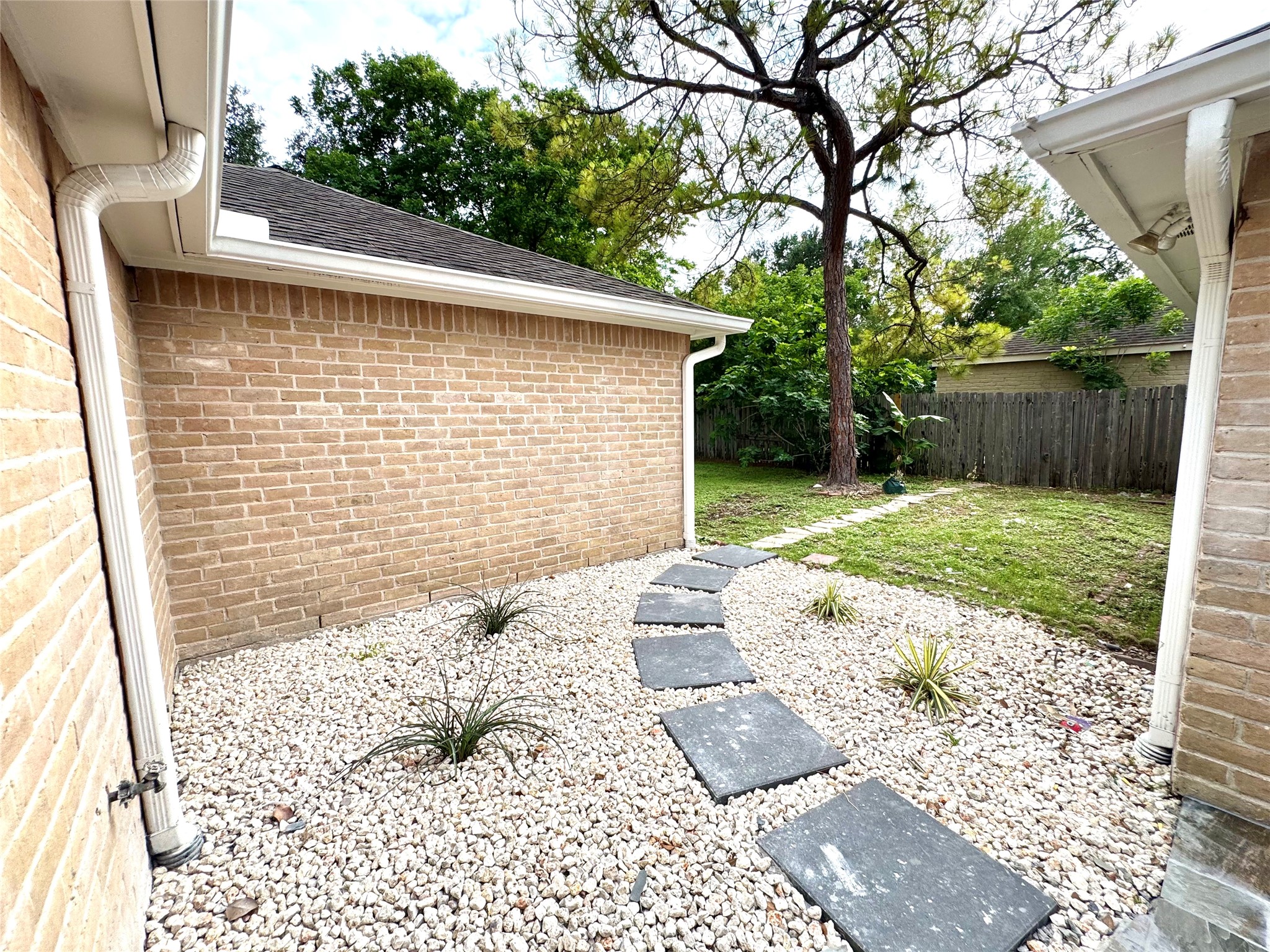 14307 Piping Rock Property Photo 15