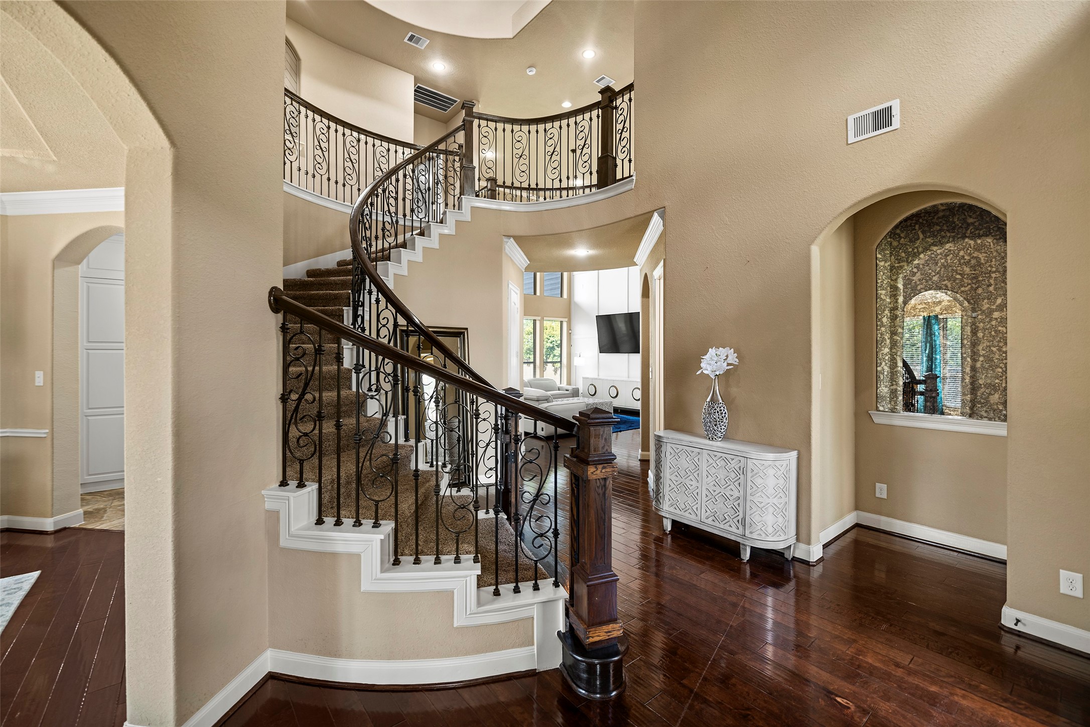 114 Tehama Place Property Photo 2
