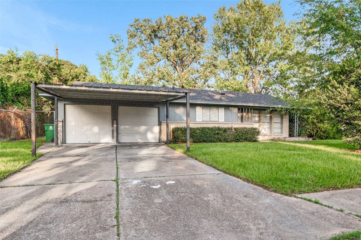 10502 Royal Oaks Drive Property Photo 1
