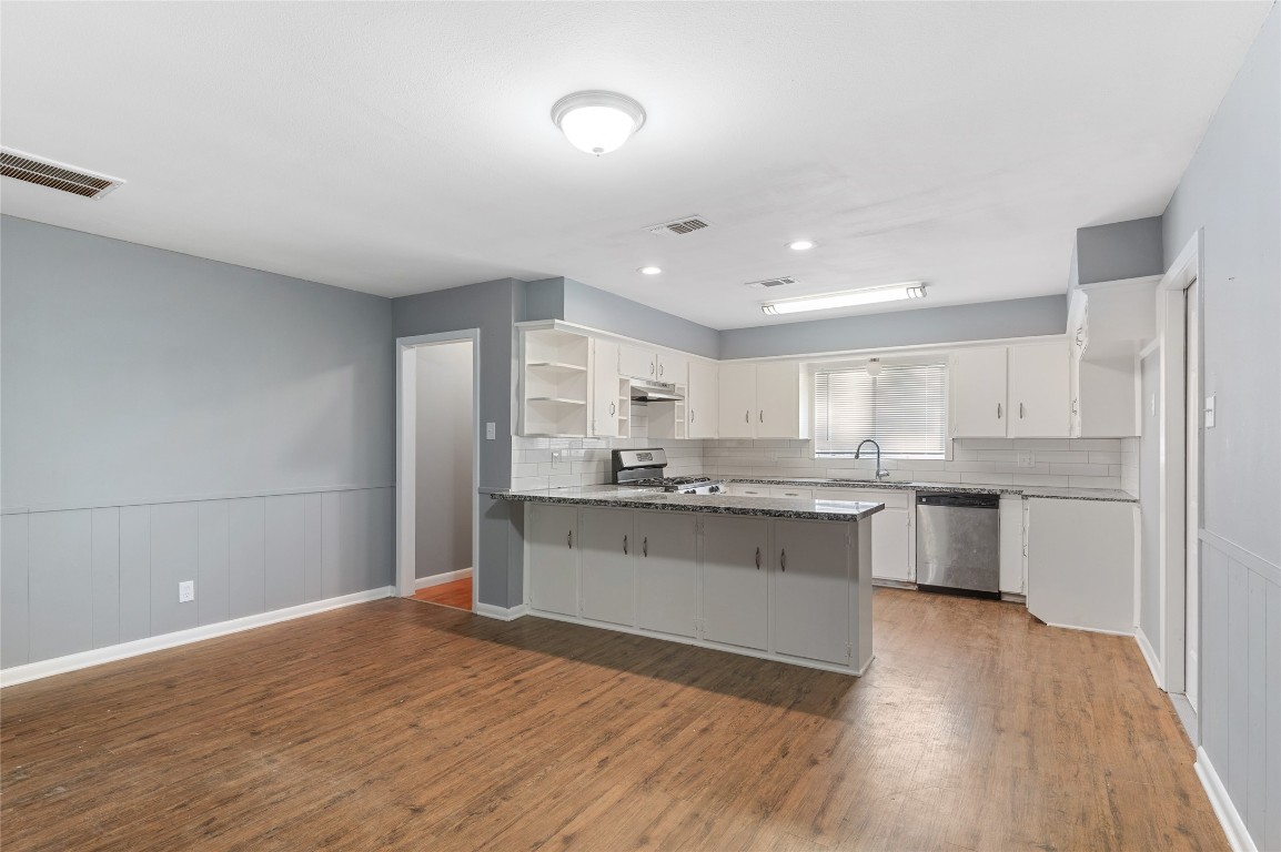 10502 Royal Oaks Drive Property Photo 3