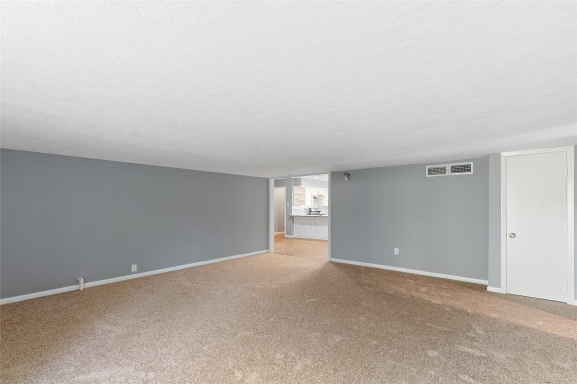 10502 Royal Oaks Drive Property Photo 7