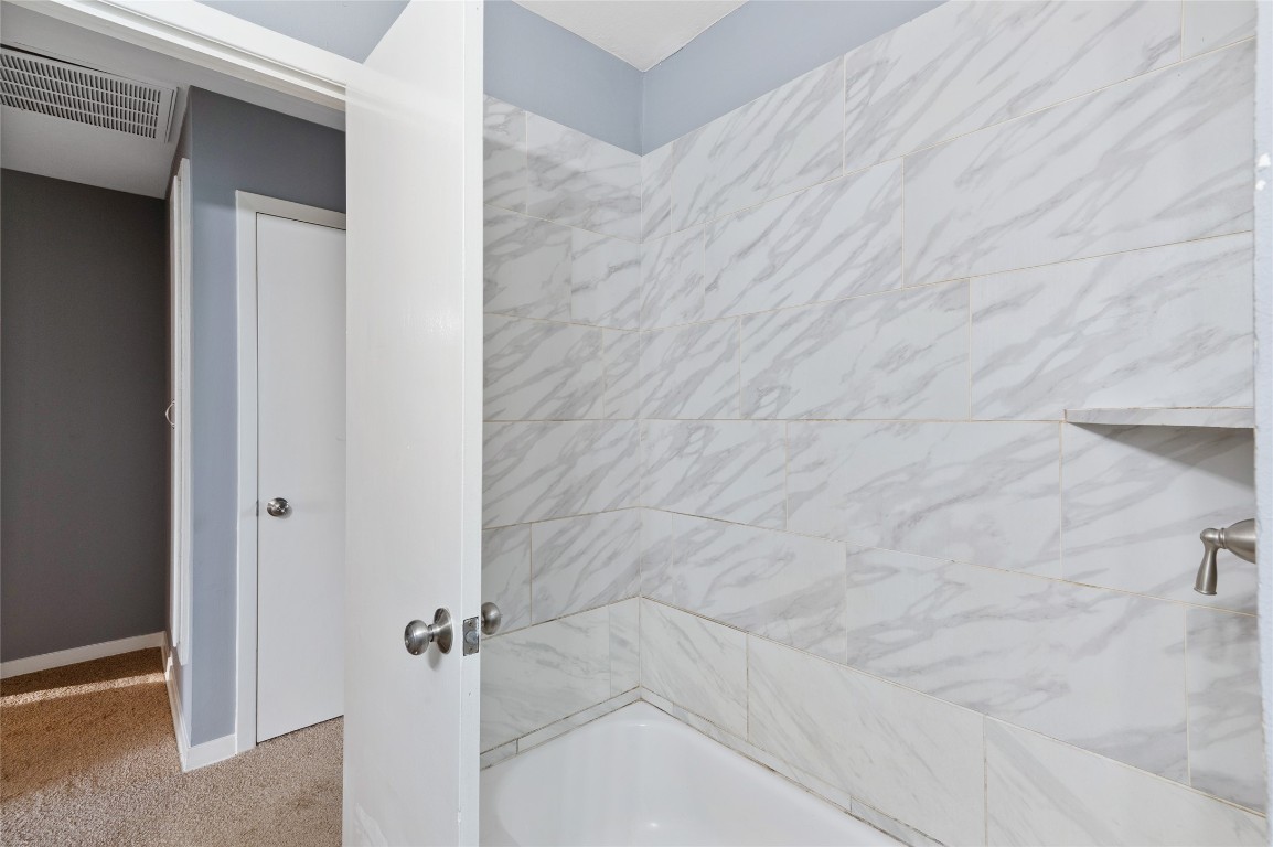 10502 Royal Oaks Drive Property Photo 13