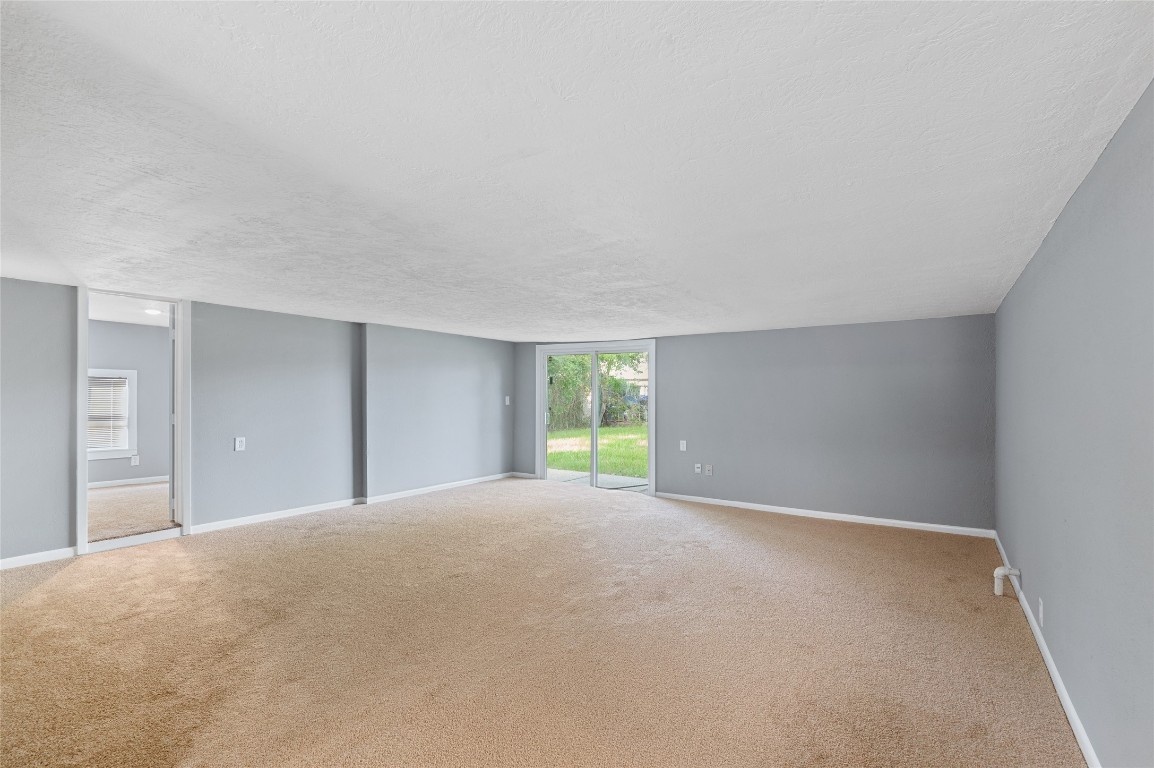 10502 Royal Oaks Drive Property Photo 17