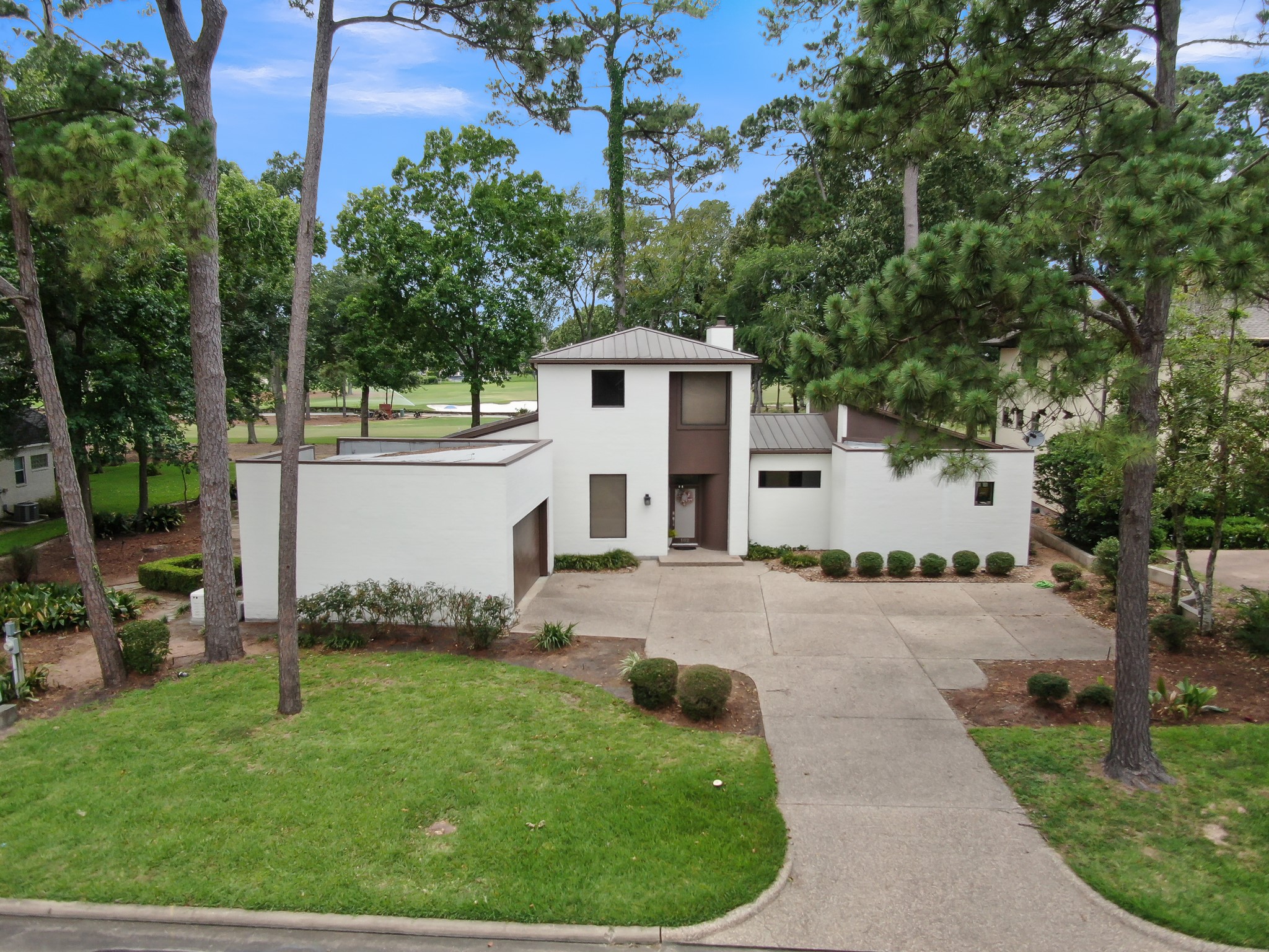 102 Wedgewood Drive W Property Photo