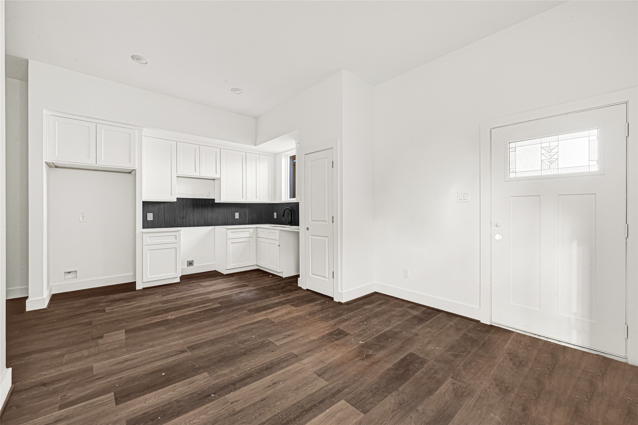 418 Clinton Park Street C-d Property Photo 6