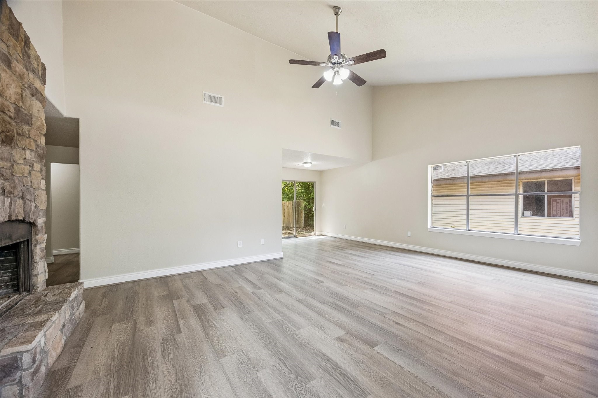 229 E Forest Avenue Property Photo 2