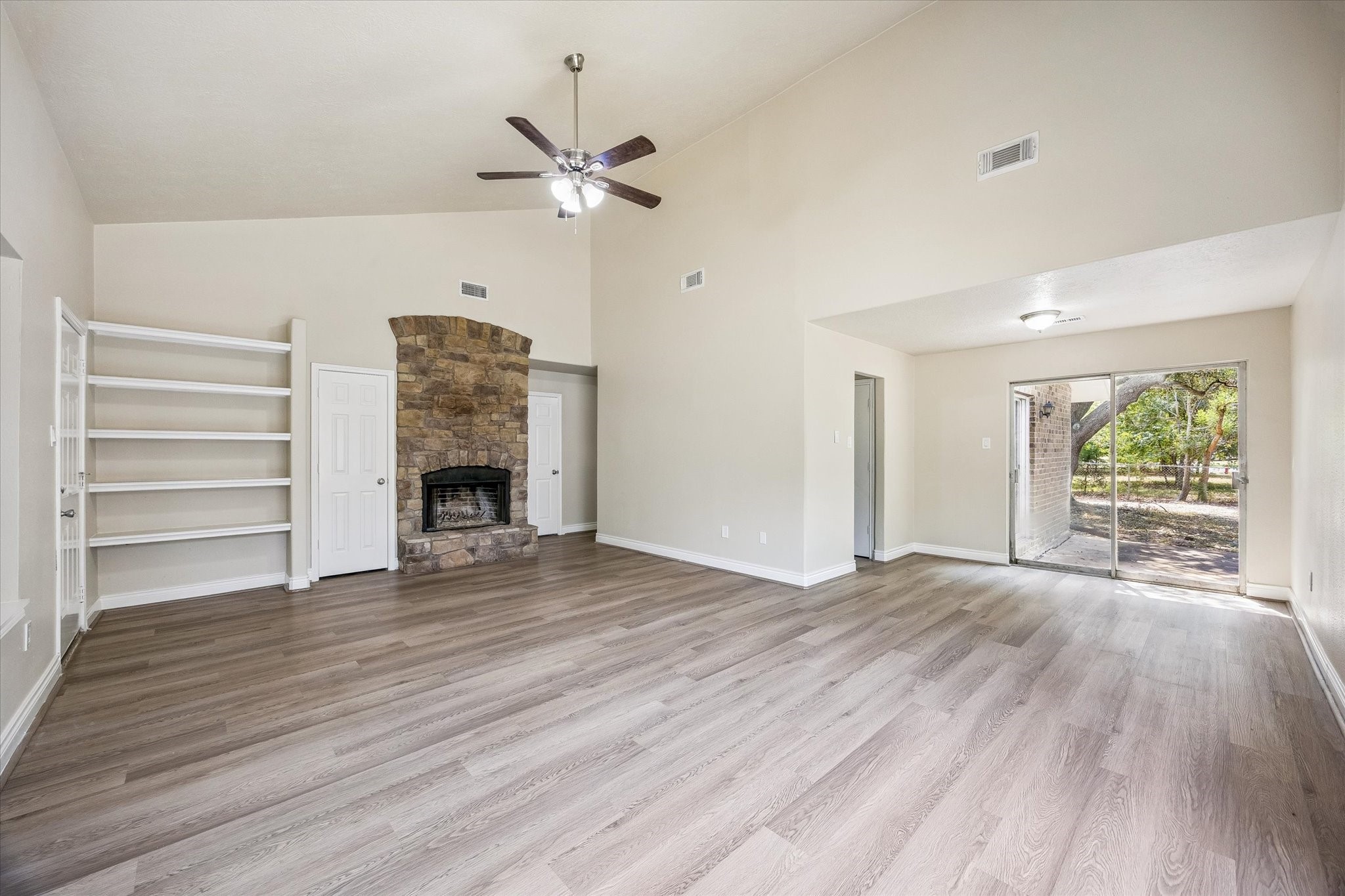 229 E Forest Avenue Property Photo 3