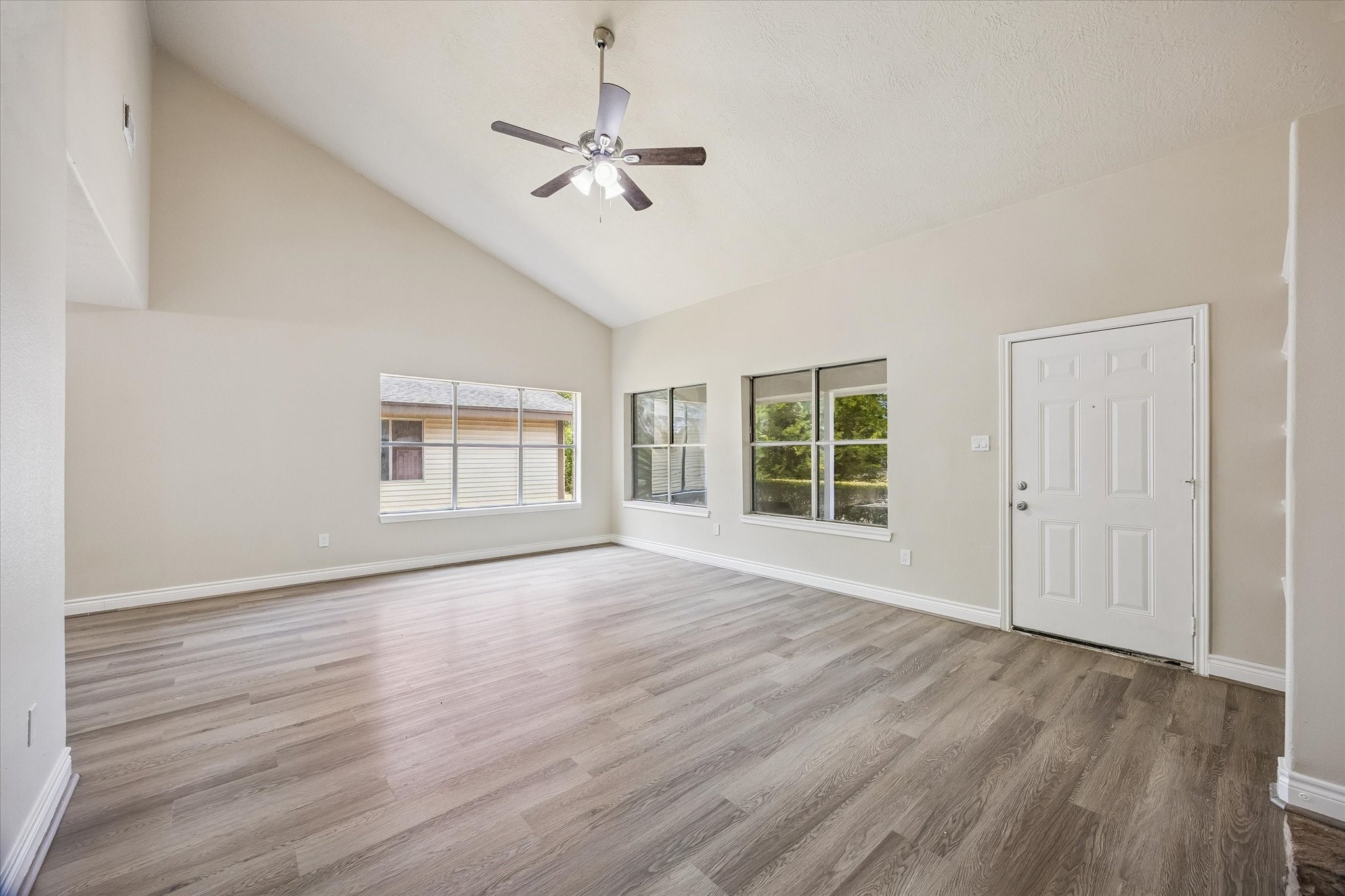229 E Forest Avenue Property Photo 4