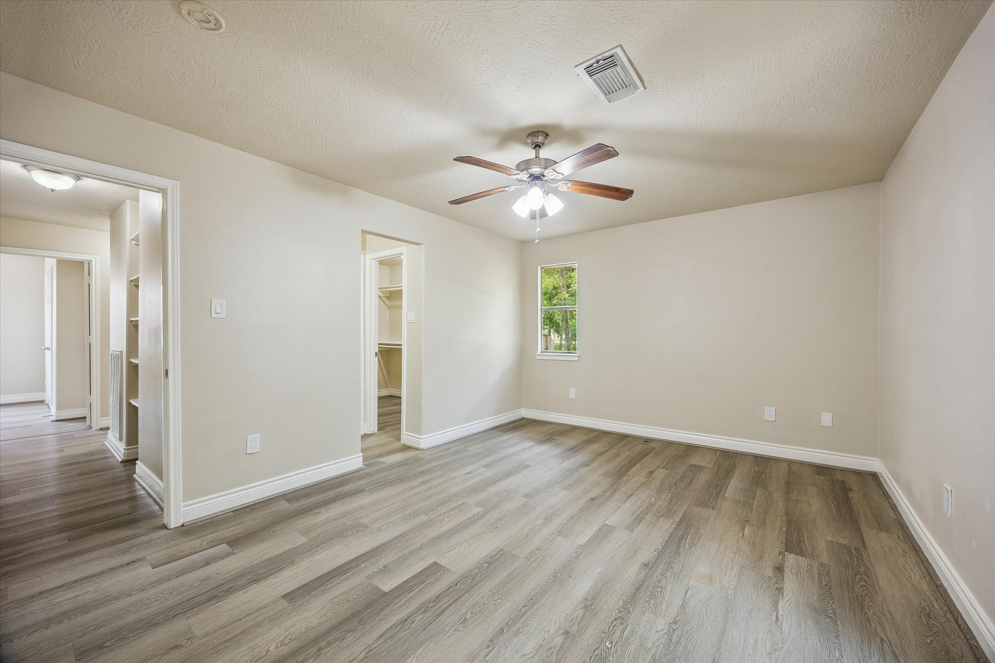 229 E Forest Avenue Property Photo 8
