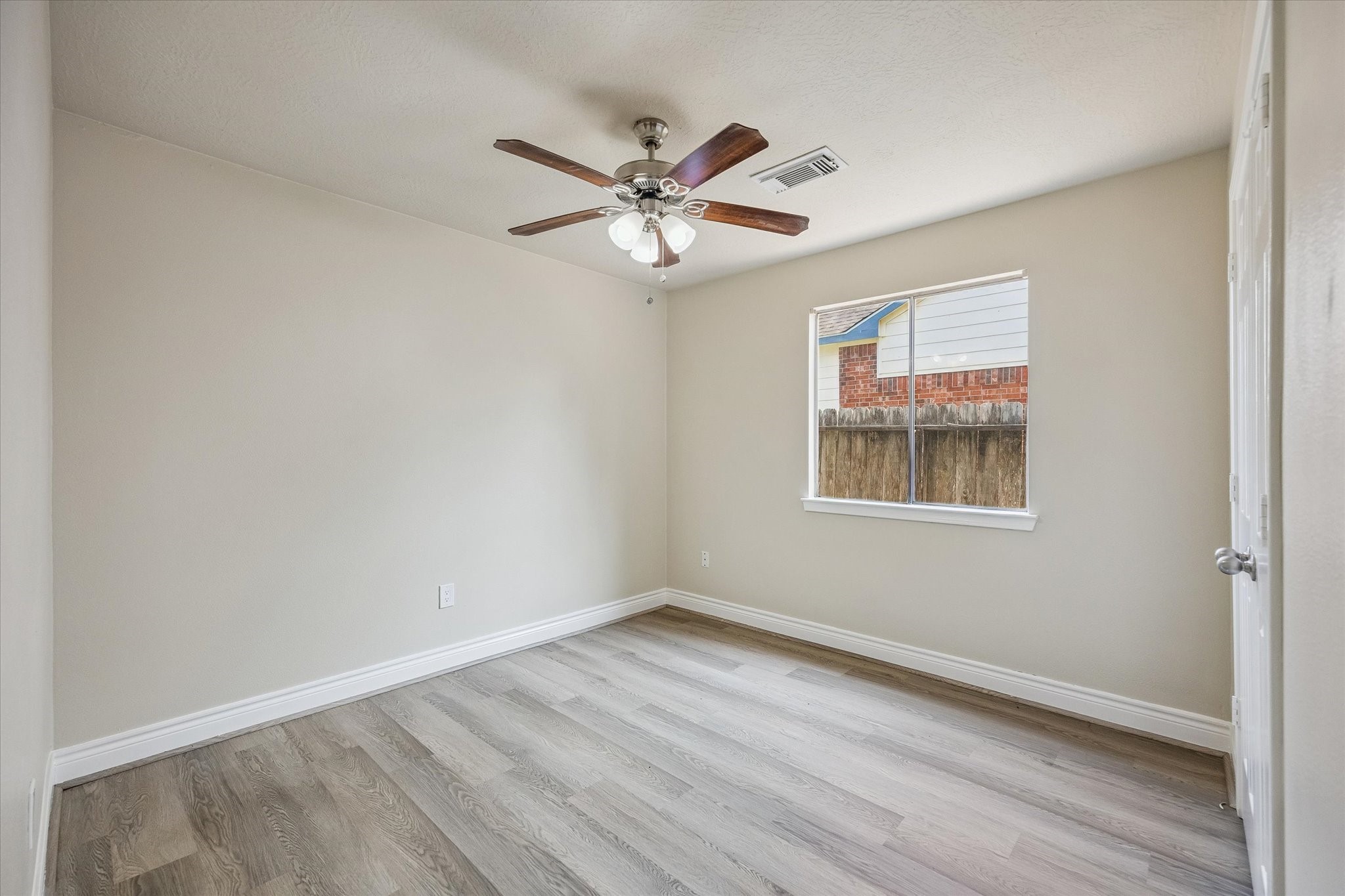 229 E Forest Avenue Property Photo 9