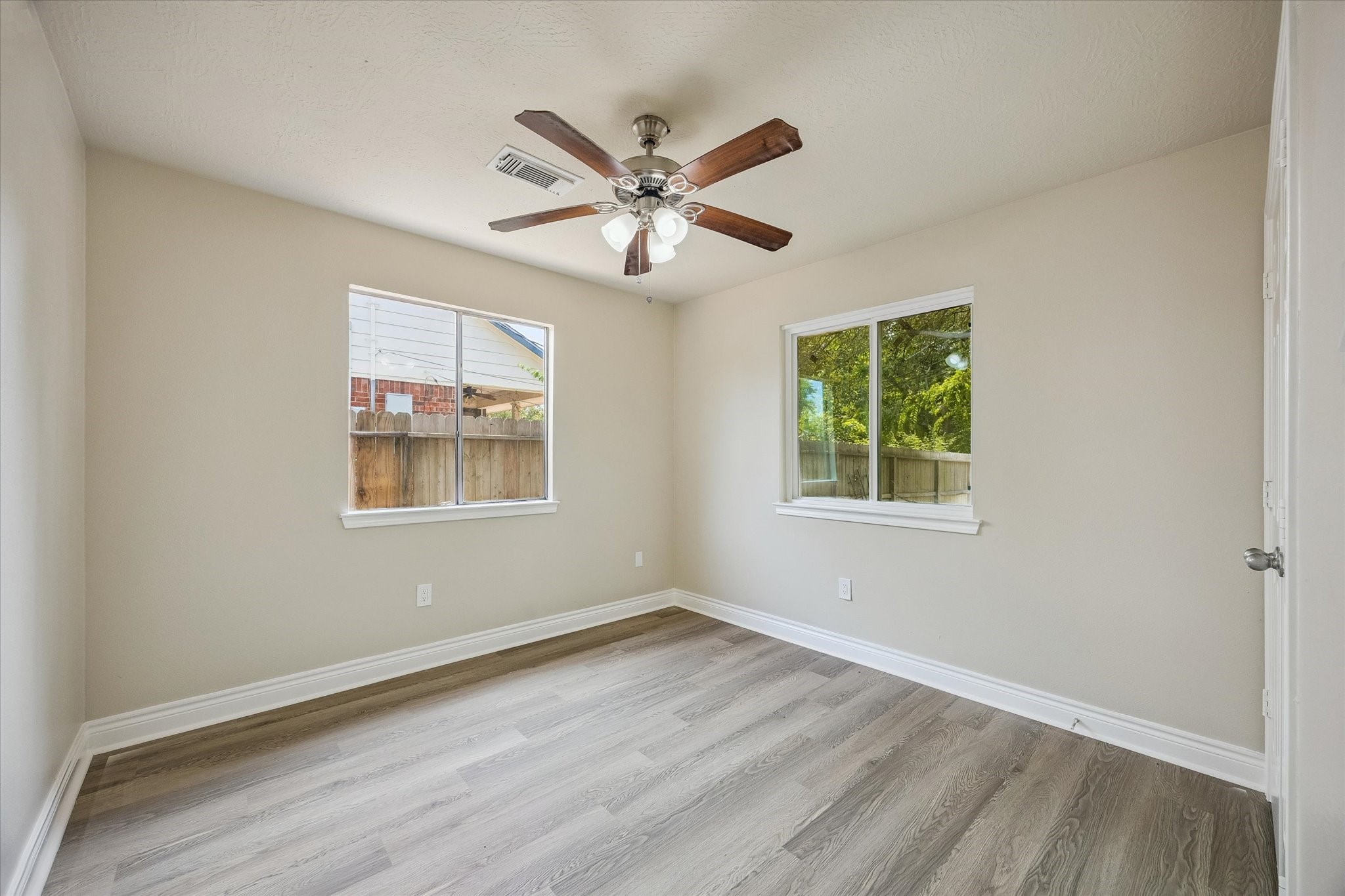 229 E Forest Avenue Property Photo 11