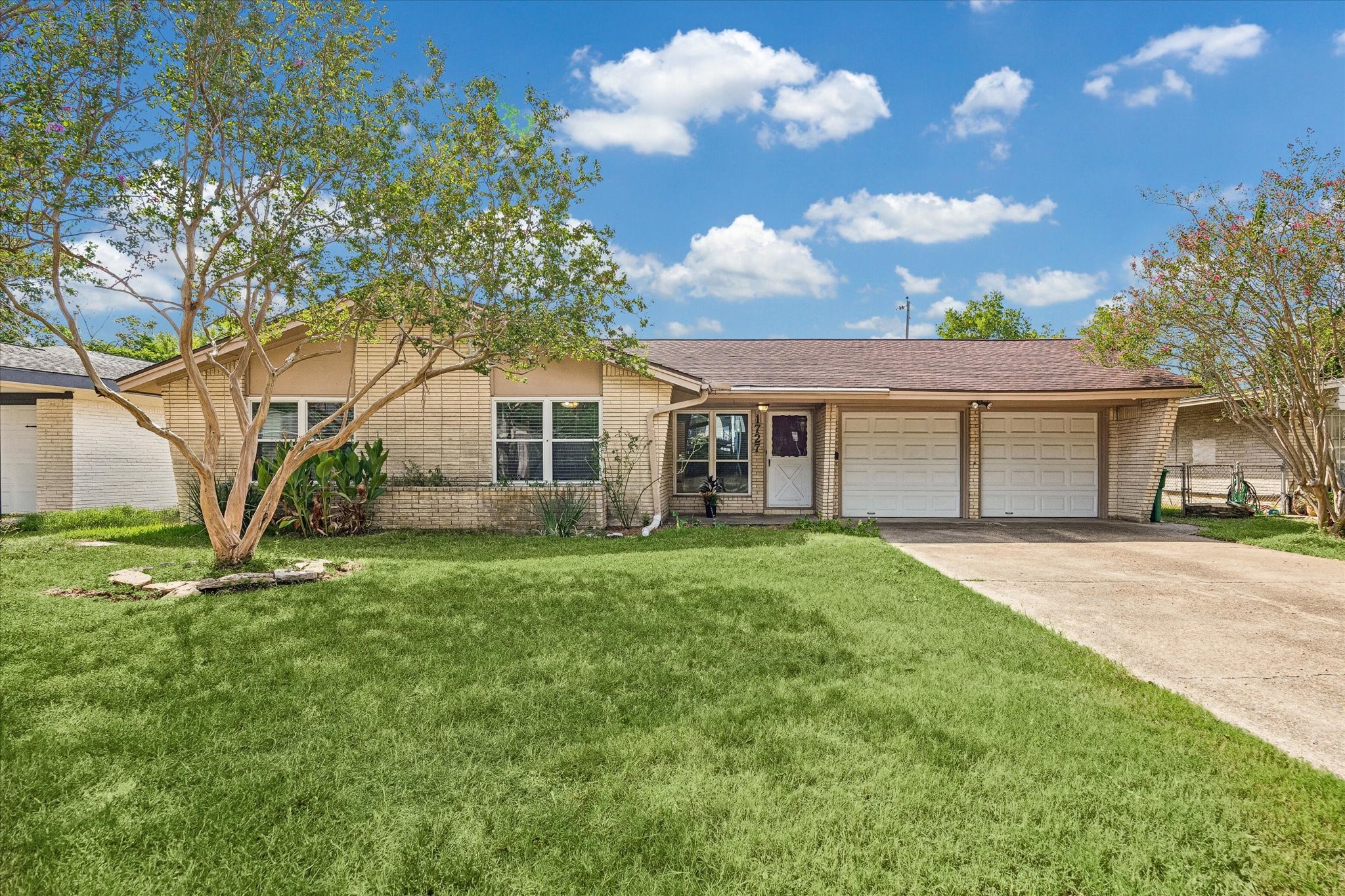 1727 Salford Drive Property Photo 1
